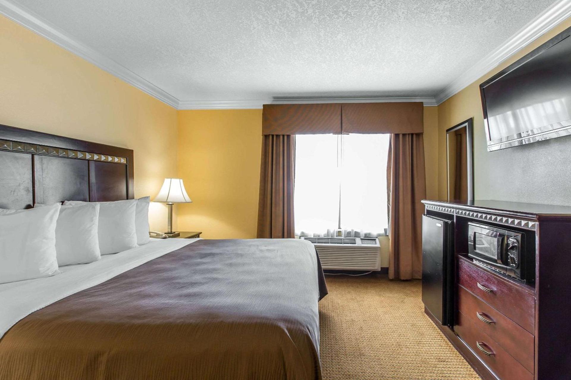 Quality Inn & Suites Bell Gardens-Los Angeles photo 28