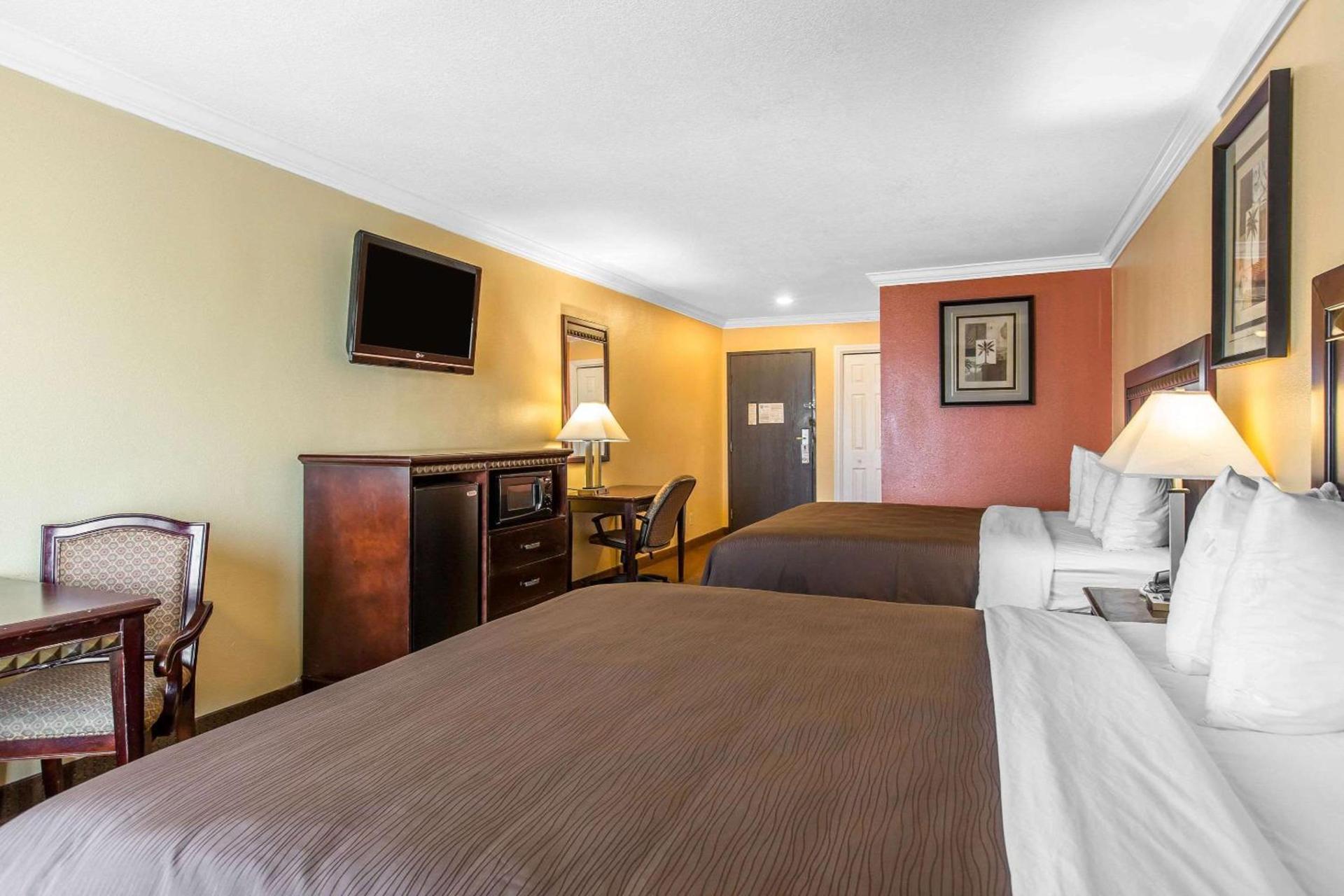 Quality Inn & Suites Bell Gardens-Los Angeles photo 22