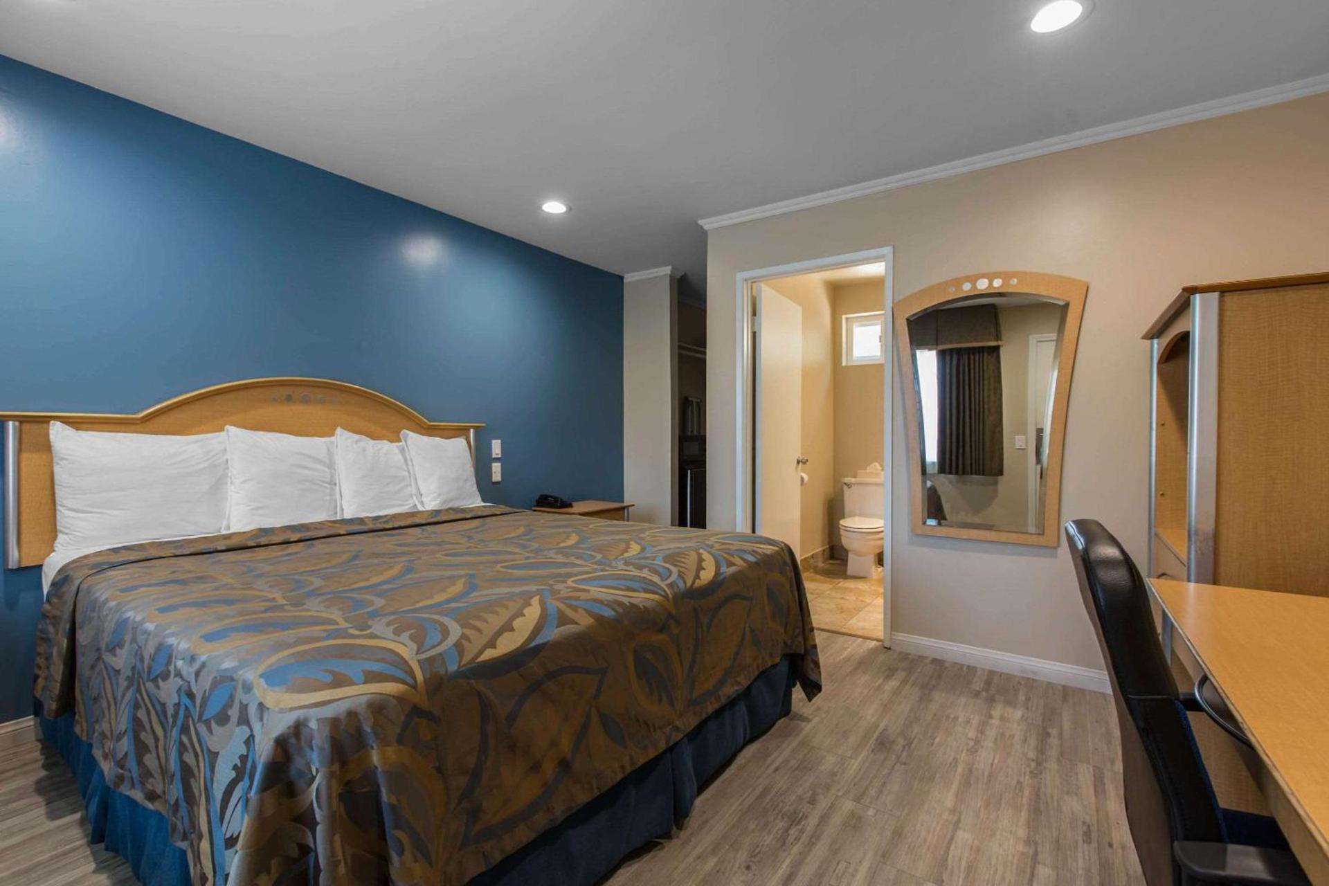 Rodeway Inn Escondido Downtown photo 17