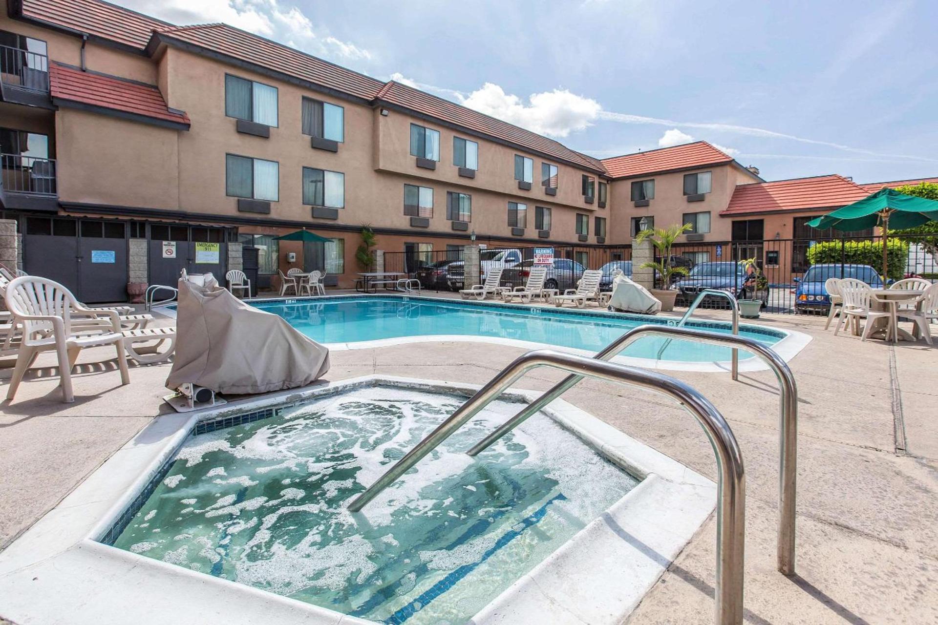 Quality Inn & Suites Bell Gardens-Los Angeles photo 18