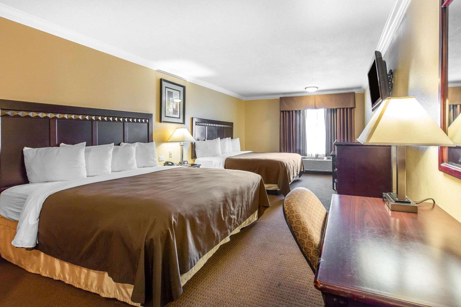 Quality Inn & Suites Bell Gardens-Los Angeles photo 14