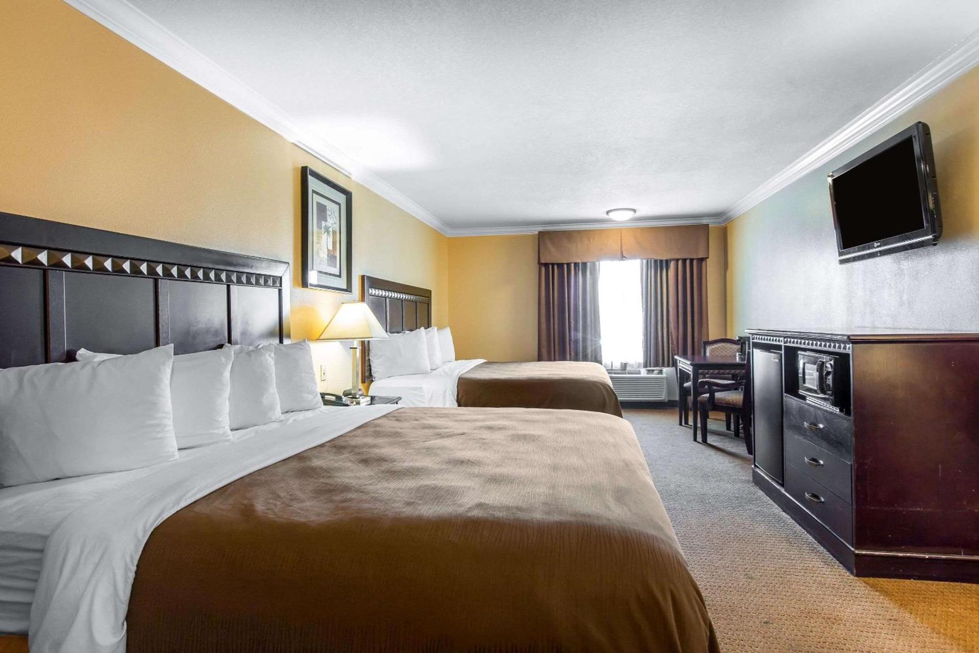 Quality Inn & Suites Bell Gardens-Los Angeles photo 13