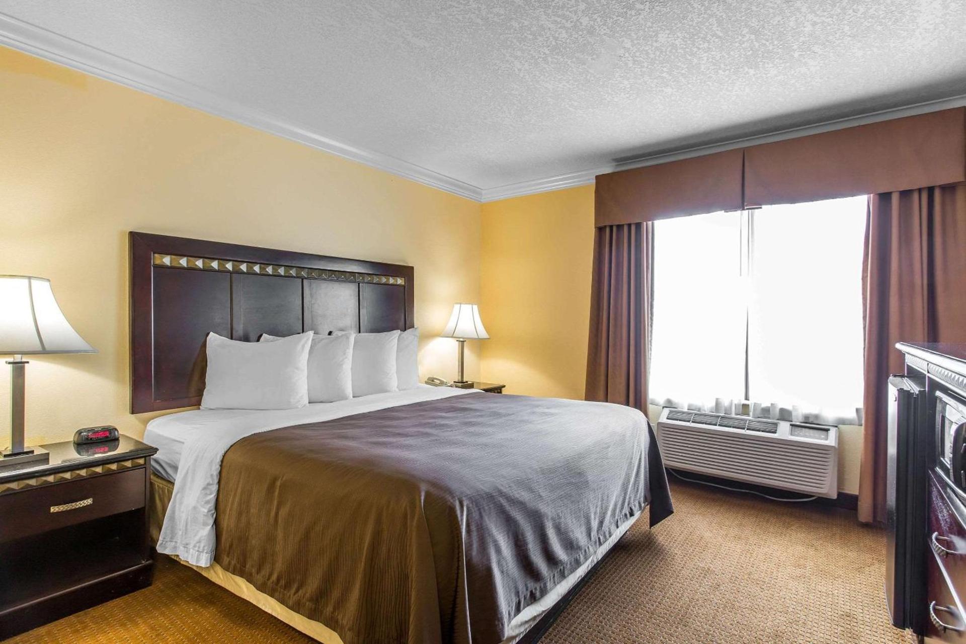 Quality Inn & Suites Bell Gardens-Los Angeles photo 12