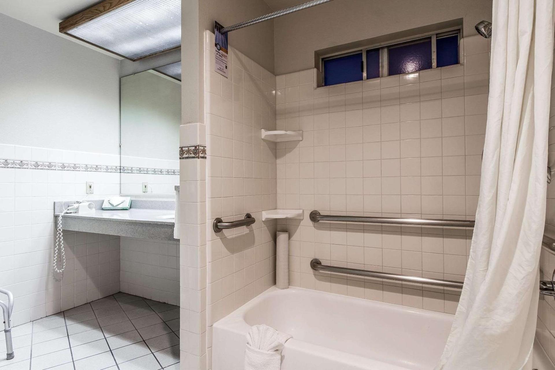 Quality Inn & Suites Silicon Valley photo 3