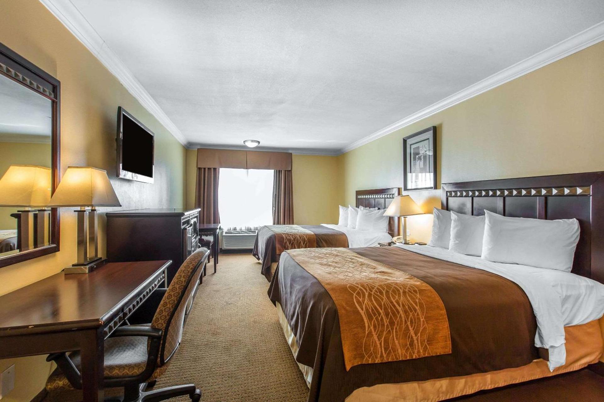 Quality Inn & Suites Bell Gardens-Los Angeles photo 11
