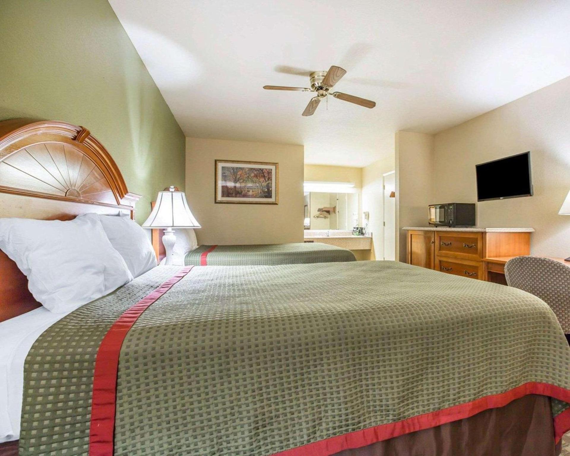 Rodeway Inn Delano photo 29