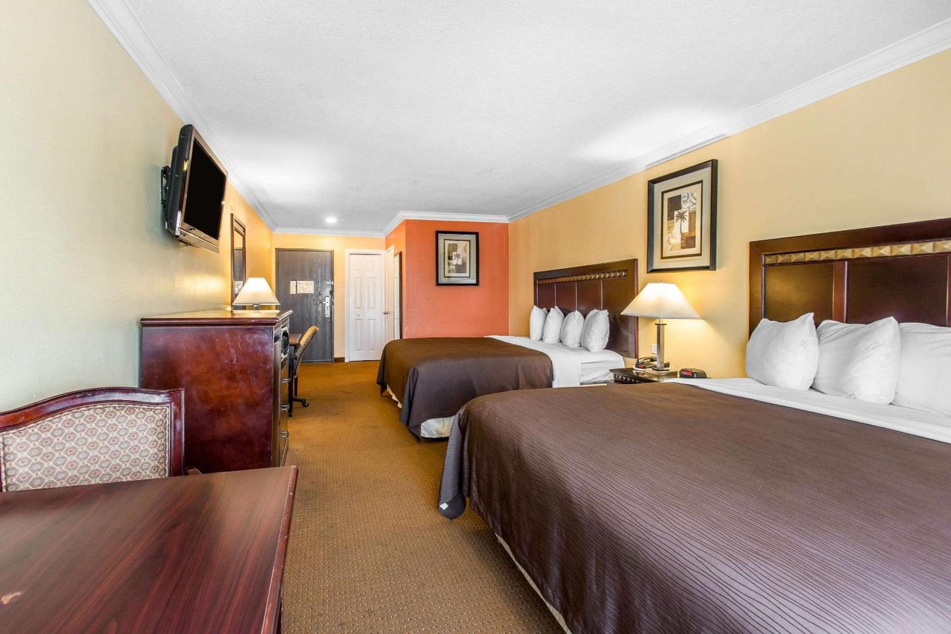 Quality Inn & Suites Bell Gardens-Los Angeles photo 10