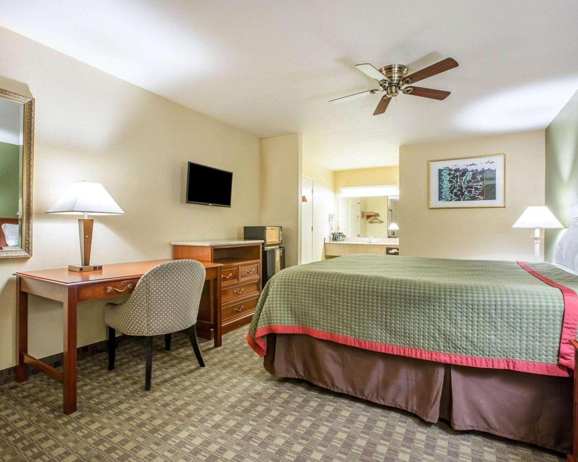 Rodeway Inn Delano photo 27