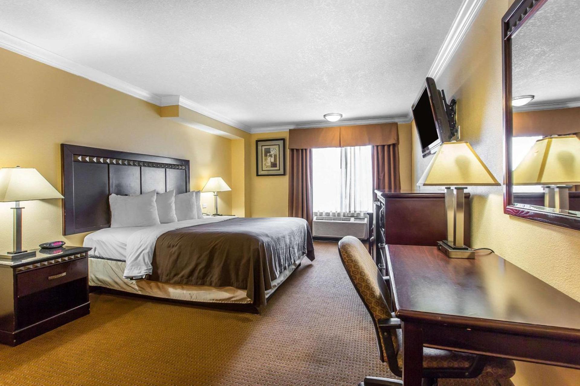 Quality Inn & Suites Bell Gardens-Los Angeles photo 8