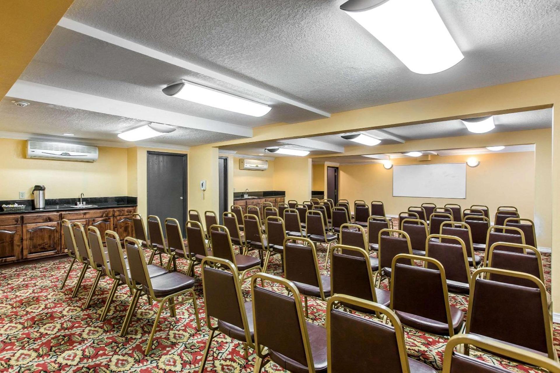 Quality Inn & Suites Bell Gardens-Los Angeles photo 7