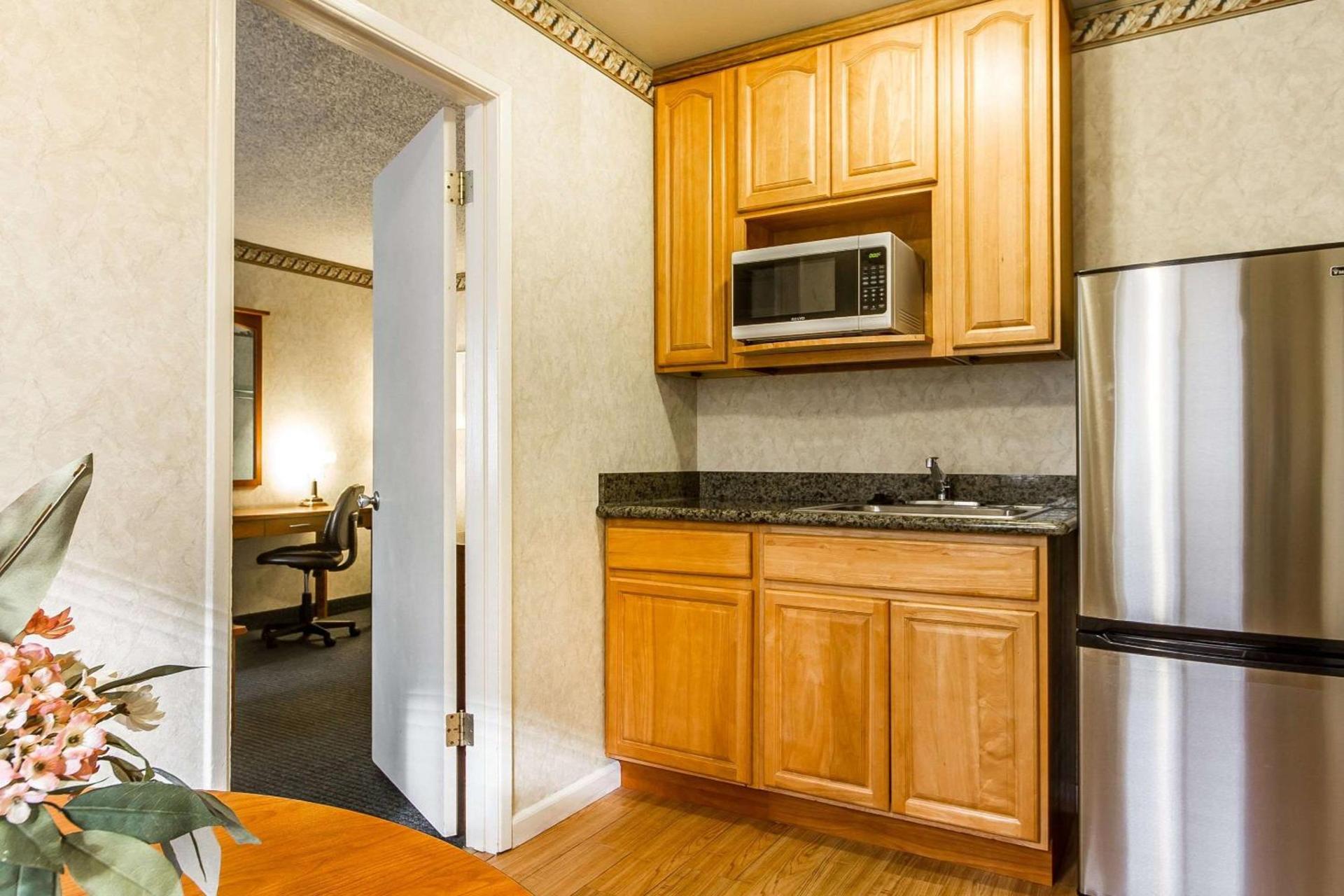Quality Inn & Suites Silicon Valley photo 11