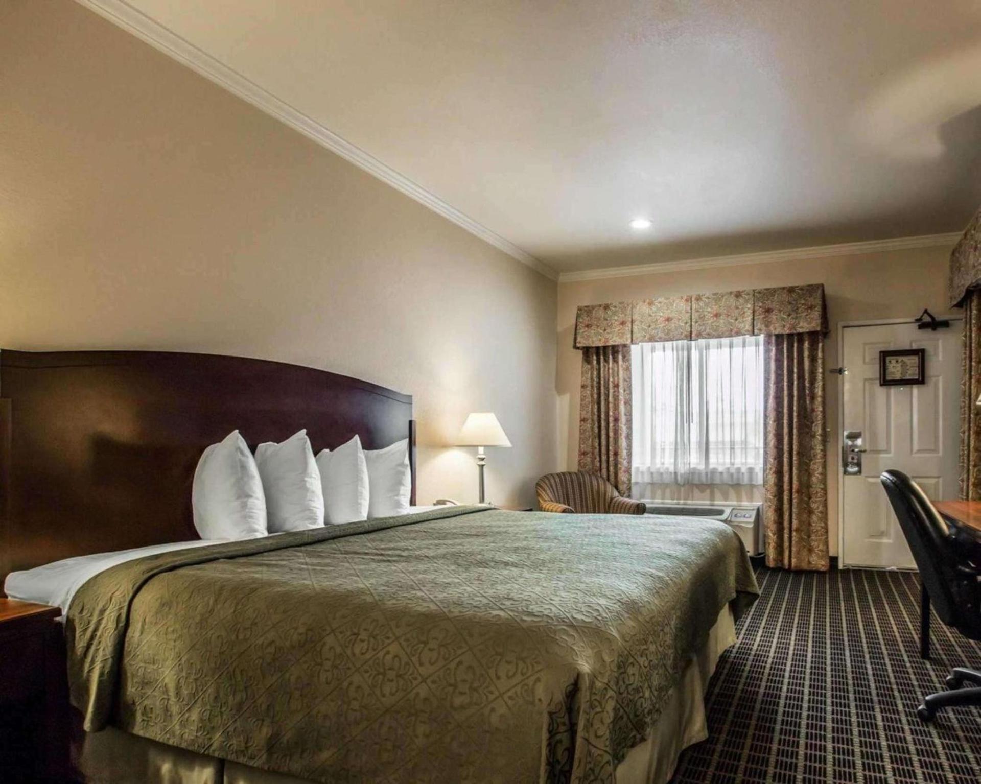 Quality Inn Temecula Valley Wine Country photo 2