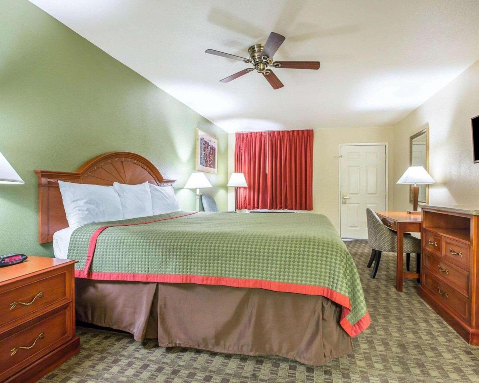 Rodeway Inn Delano photo 21
