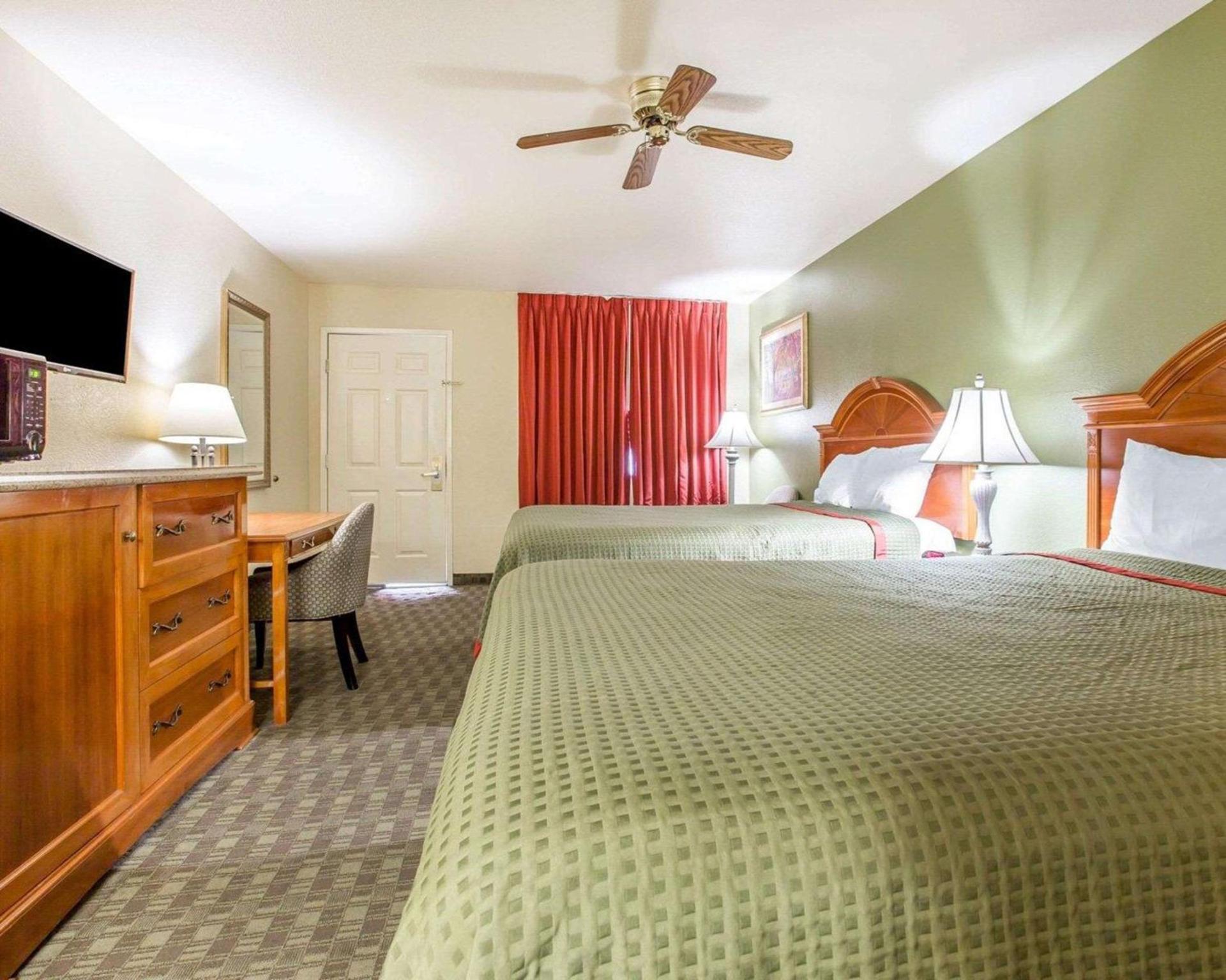 Rodeway Inn Delano photo 20
