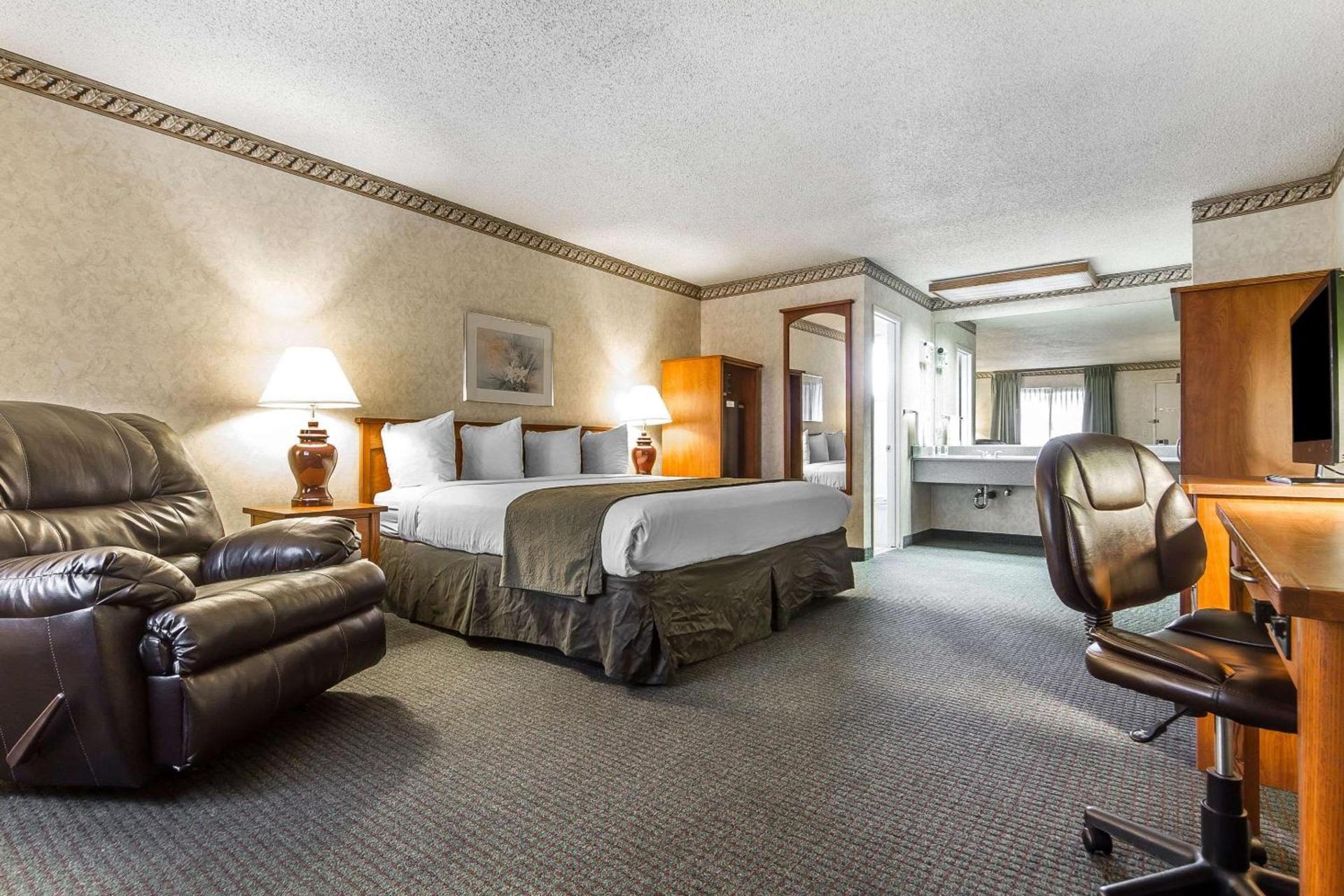 Quality Inn & Suites Silicon Valley photo 28
