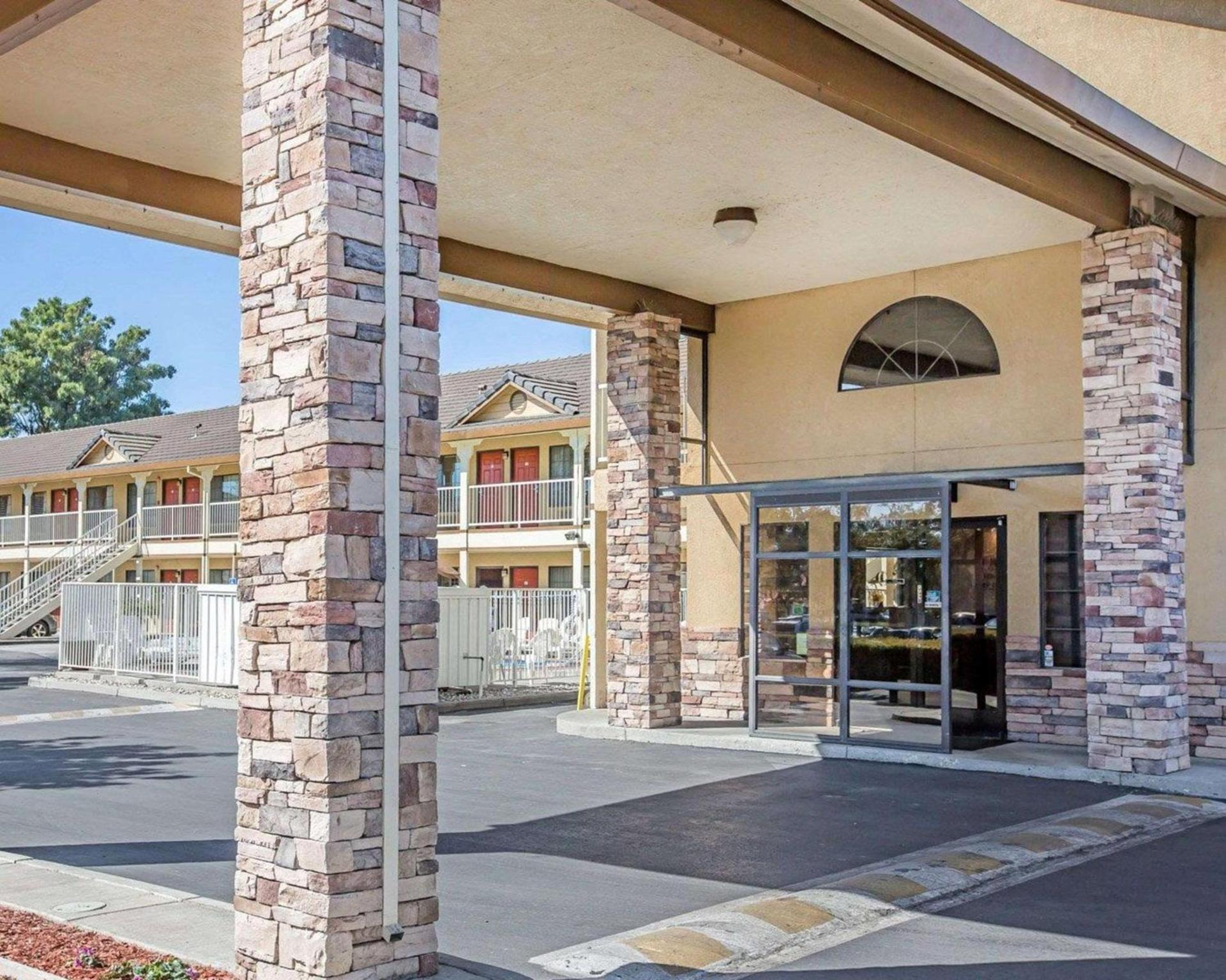 Quality Inn & Suites Woodland - Sacramento Airport — hotel in Woodland