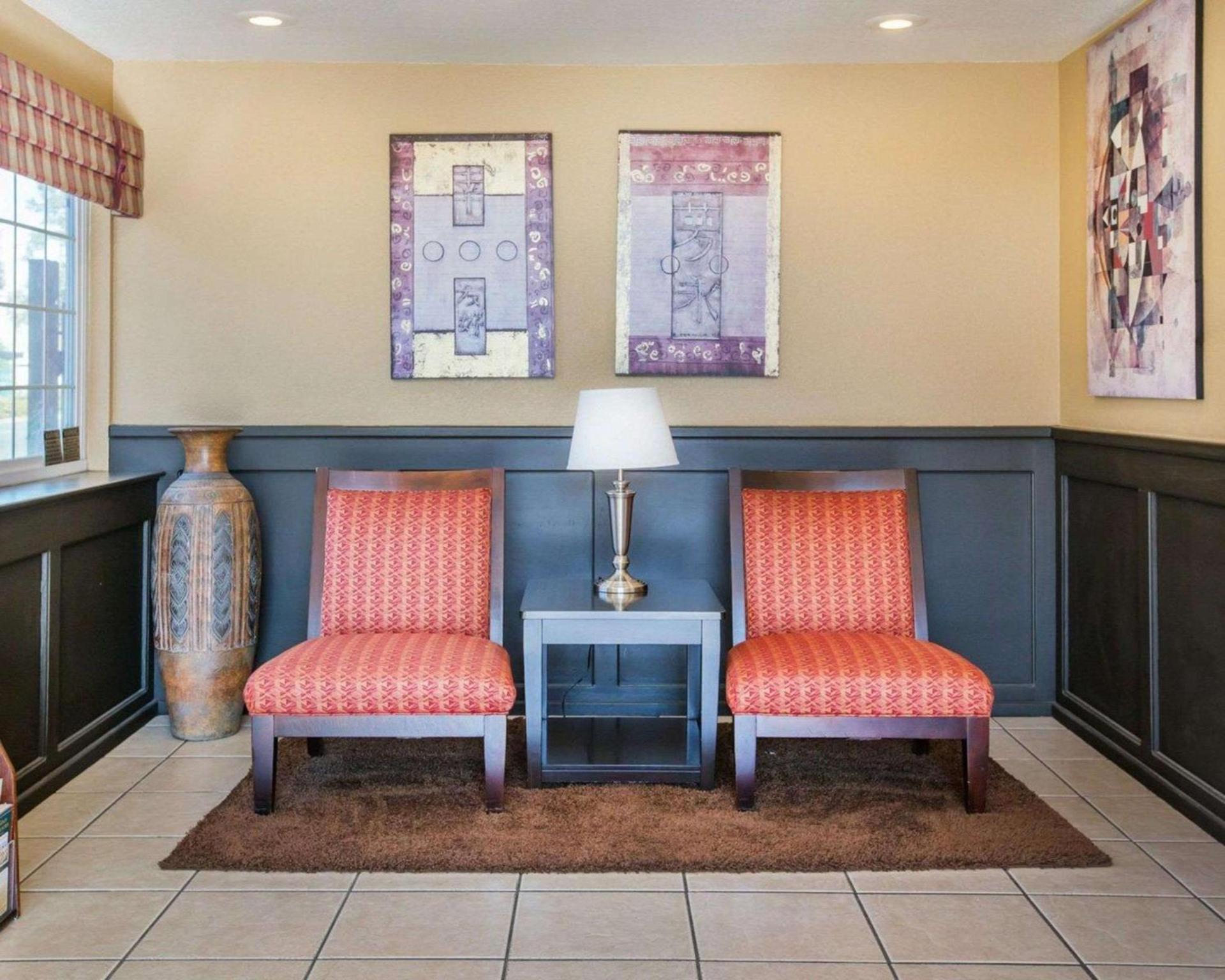 Econo Lodge Inn & Suites Lodi - Wine Country Area photo 6