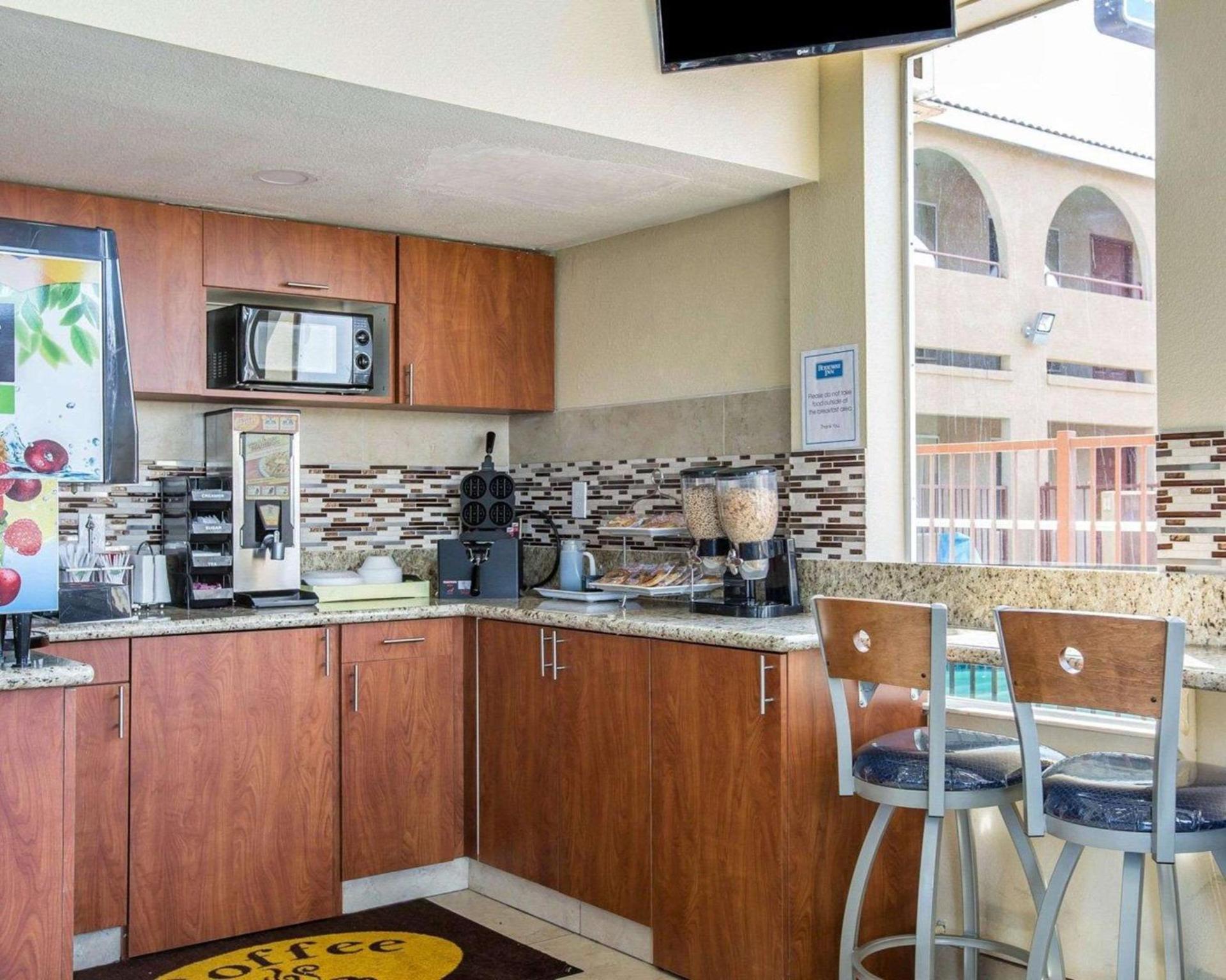 Rodeway Inn Delano photo 12