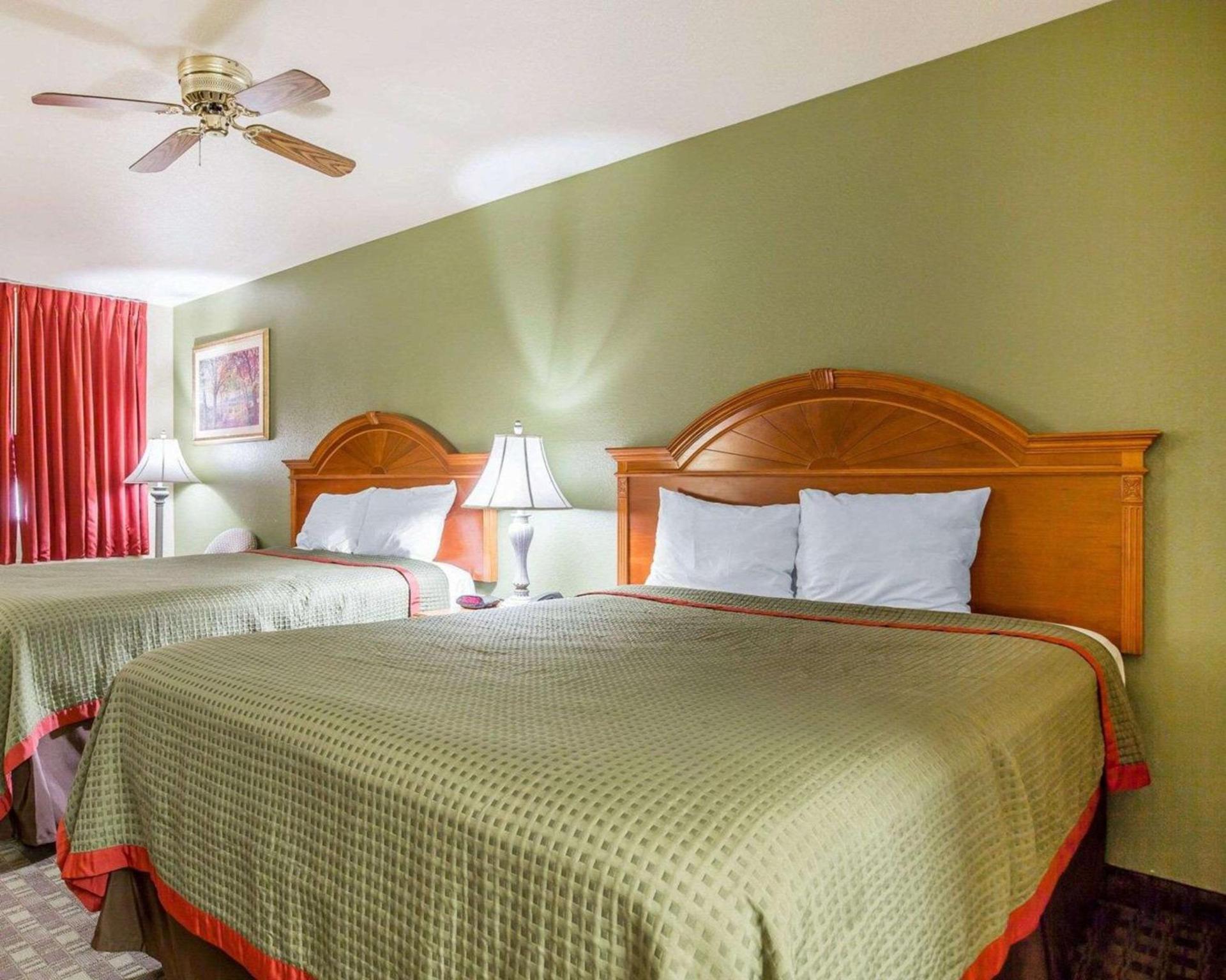 Rodeway Inn Delano photo 10