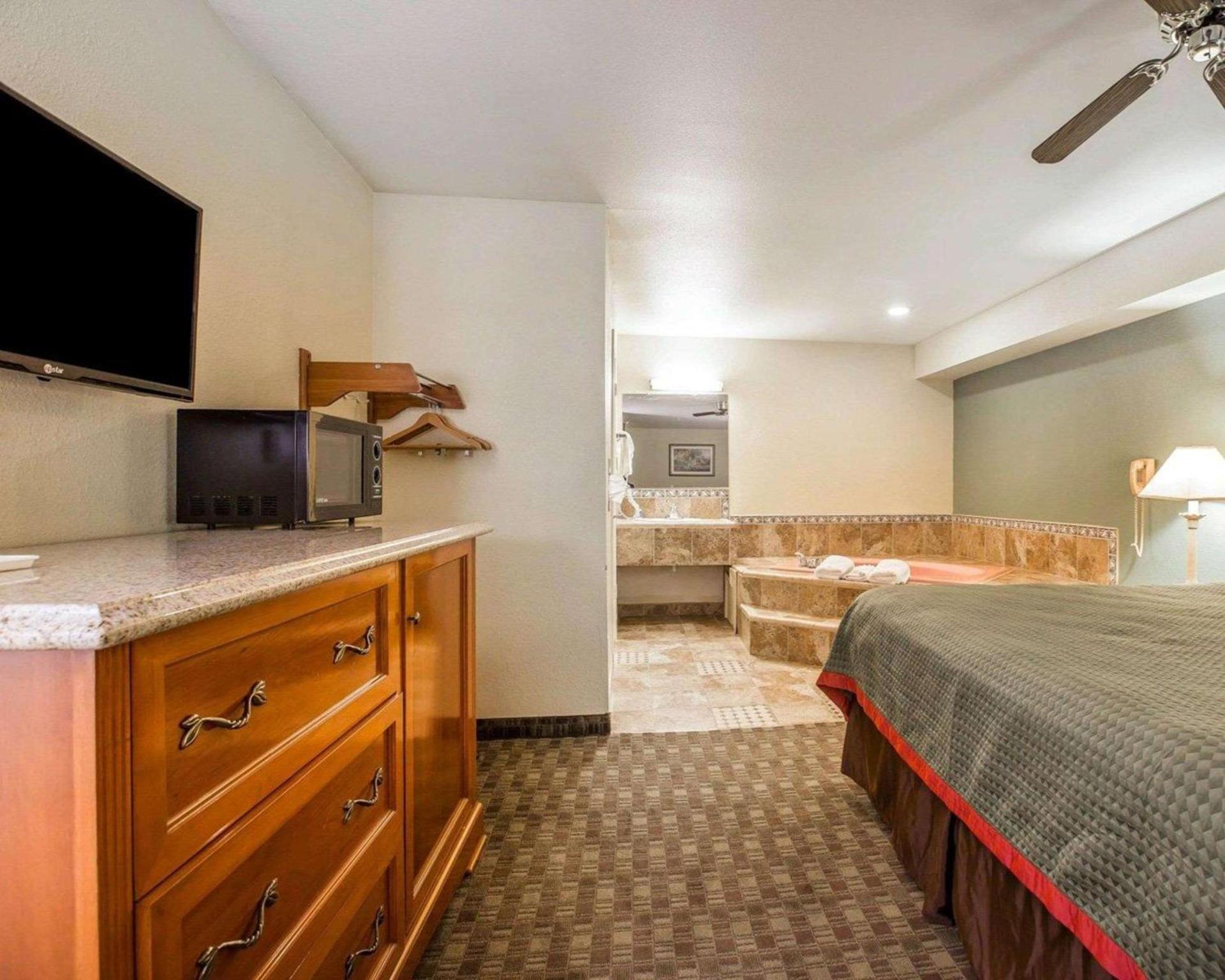 Rodeway Inn Delano photo 7