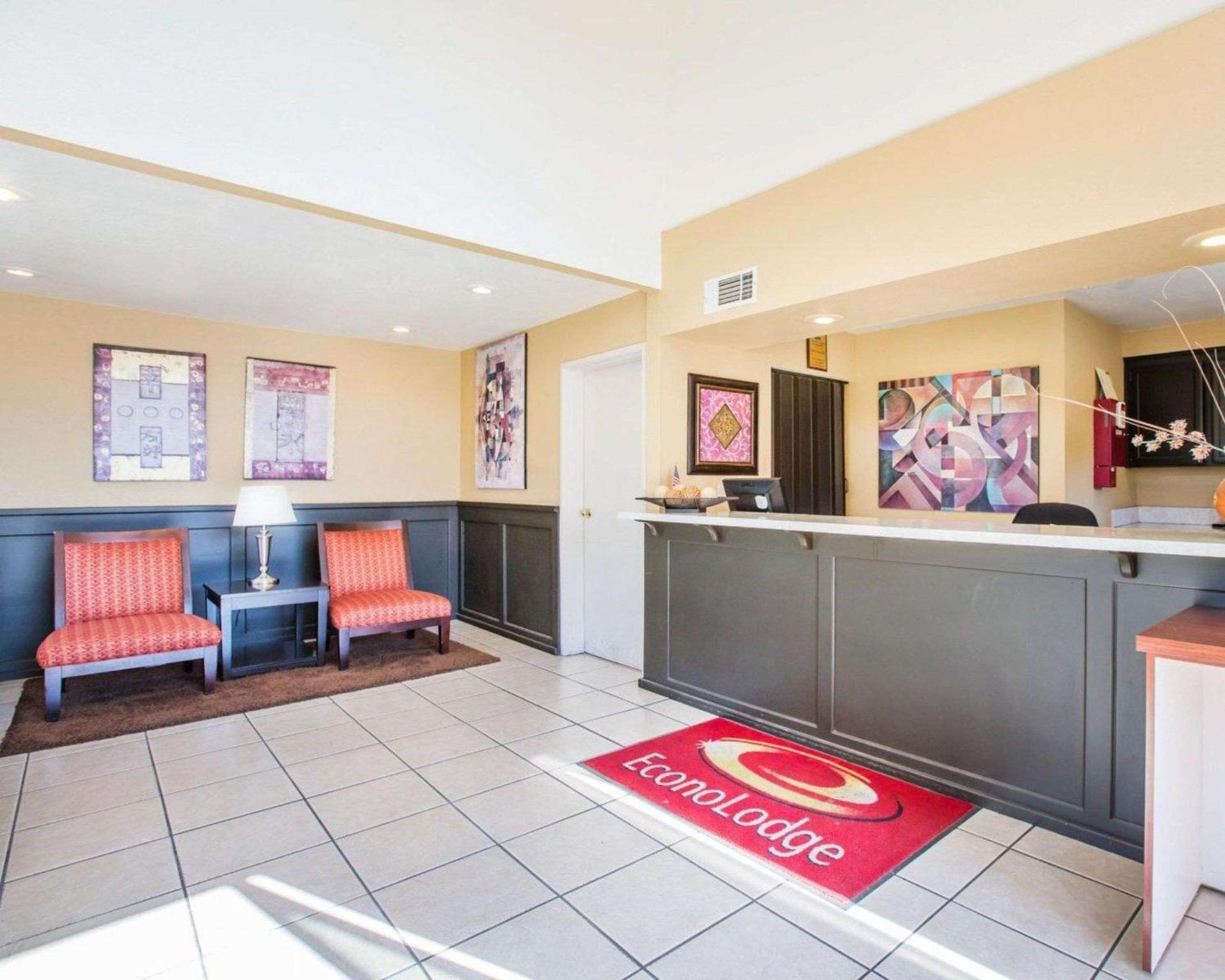 Econo Lodge Inn & Suites Lodi - Wine Country Area photo 3
