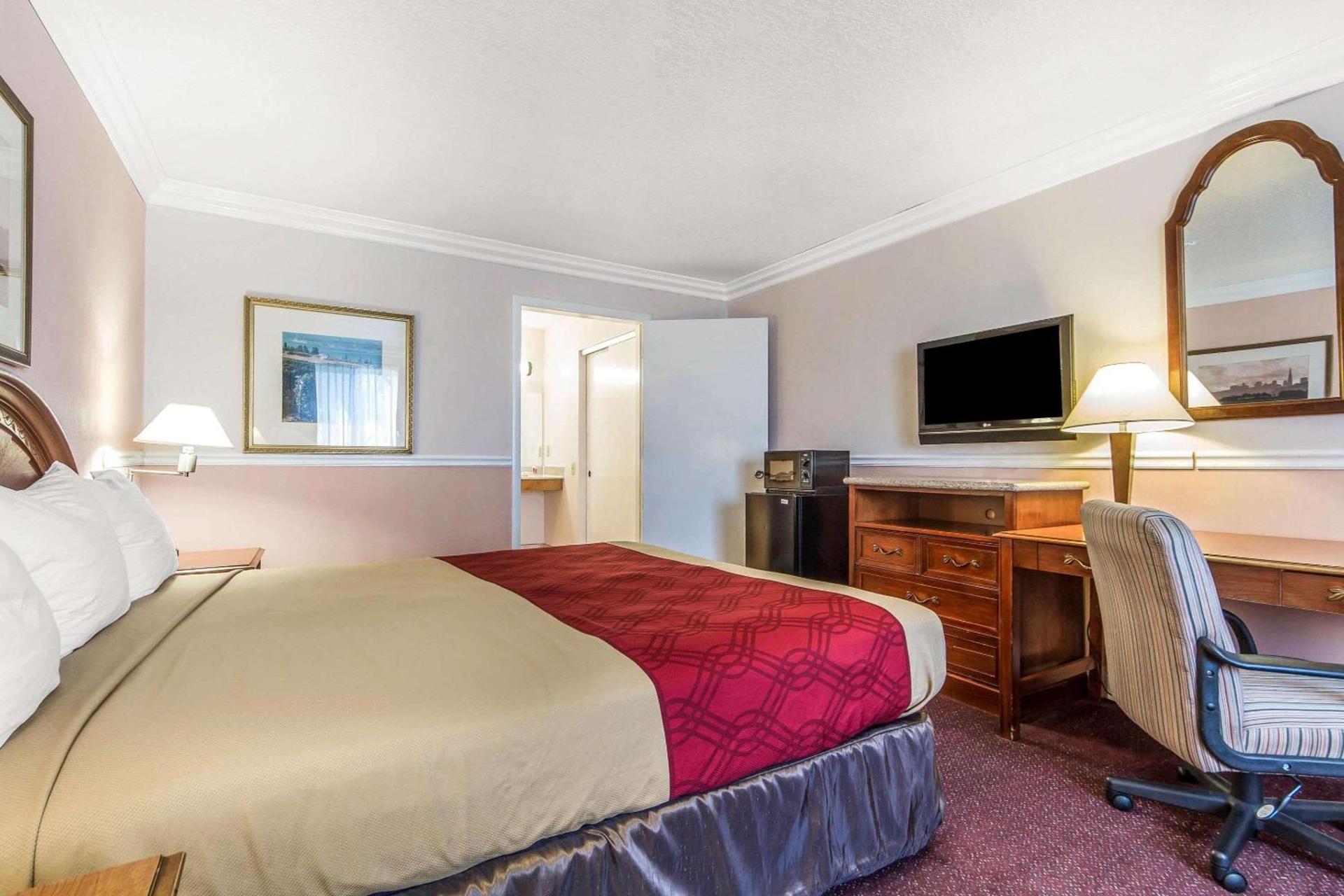 Econo Lodge Castro Valley I-580 photo 13