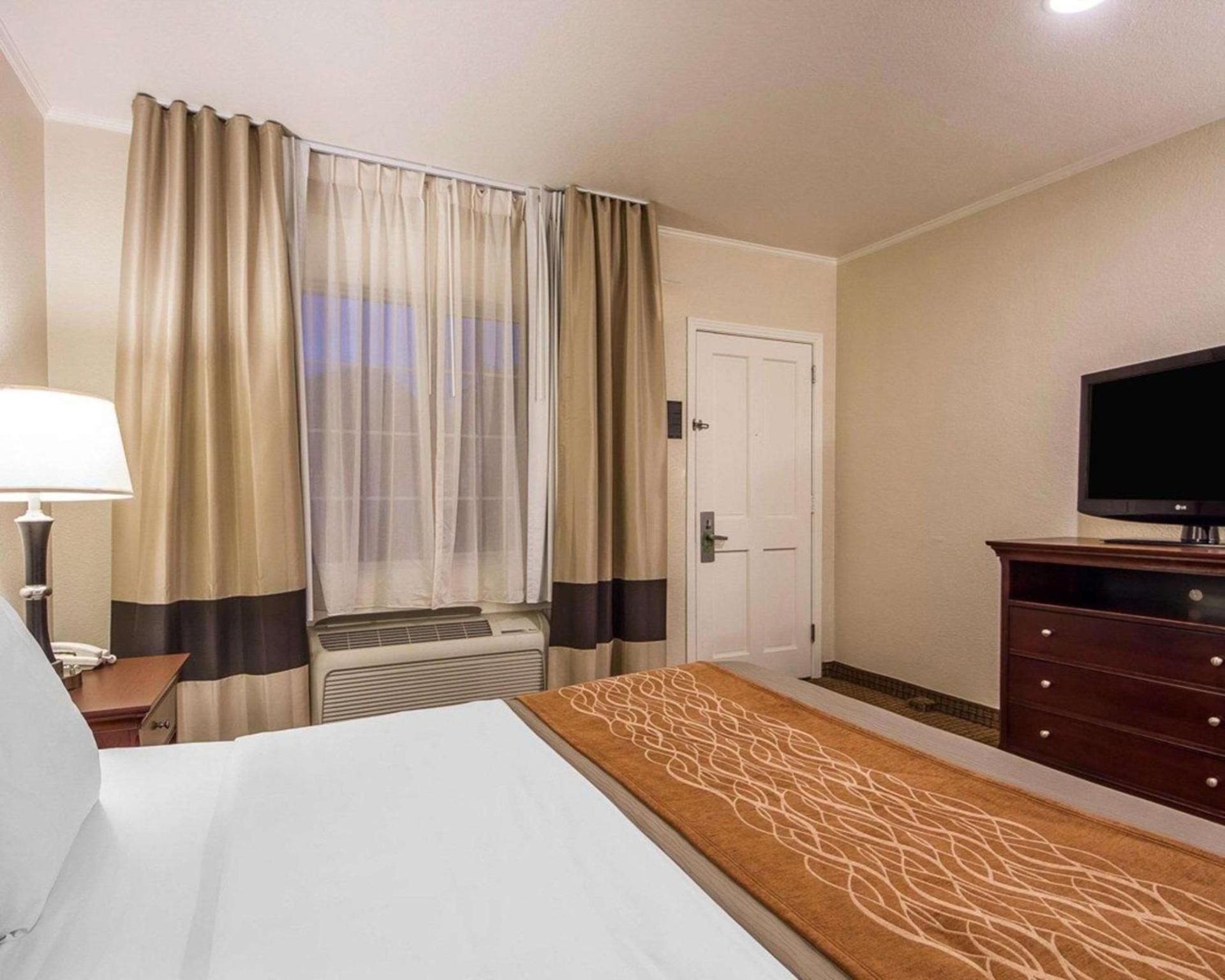 Blu Pacific Hotel photo 14