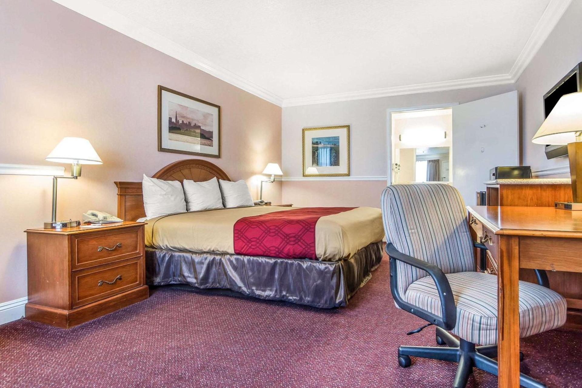 Econo Lodge Castro Valley I-580 photo 10