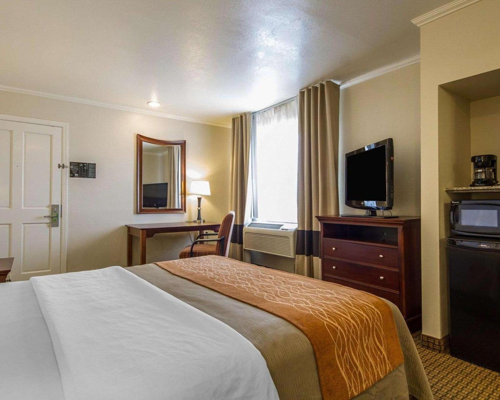 Blu Pacific Hotel photo 11