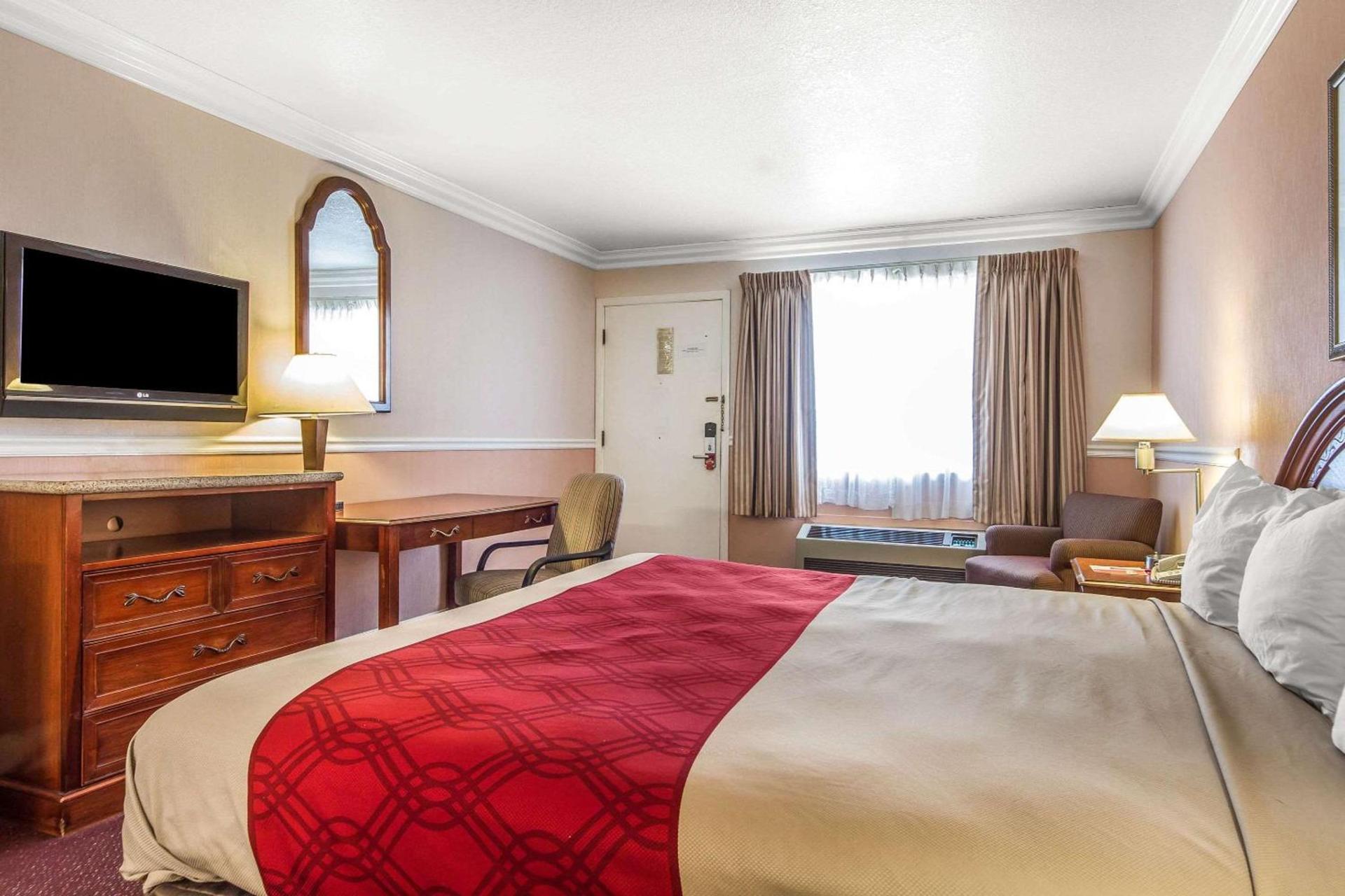 Econo Lodge Castro Valley I-580 photo 14