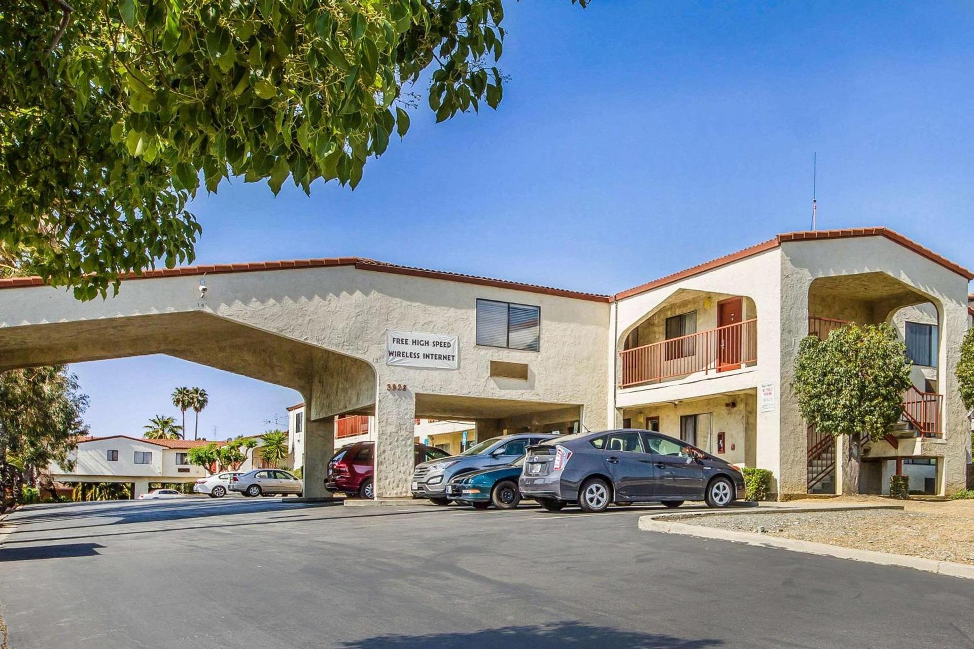 Econo Lodge Castro Valley I-580 photo 2