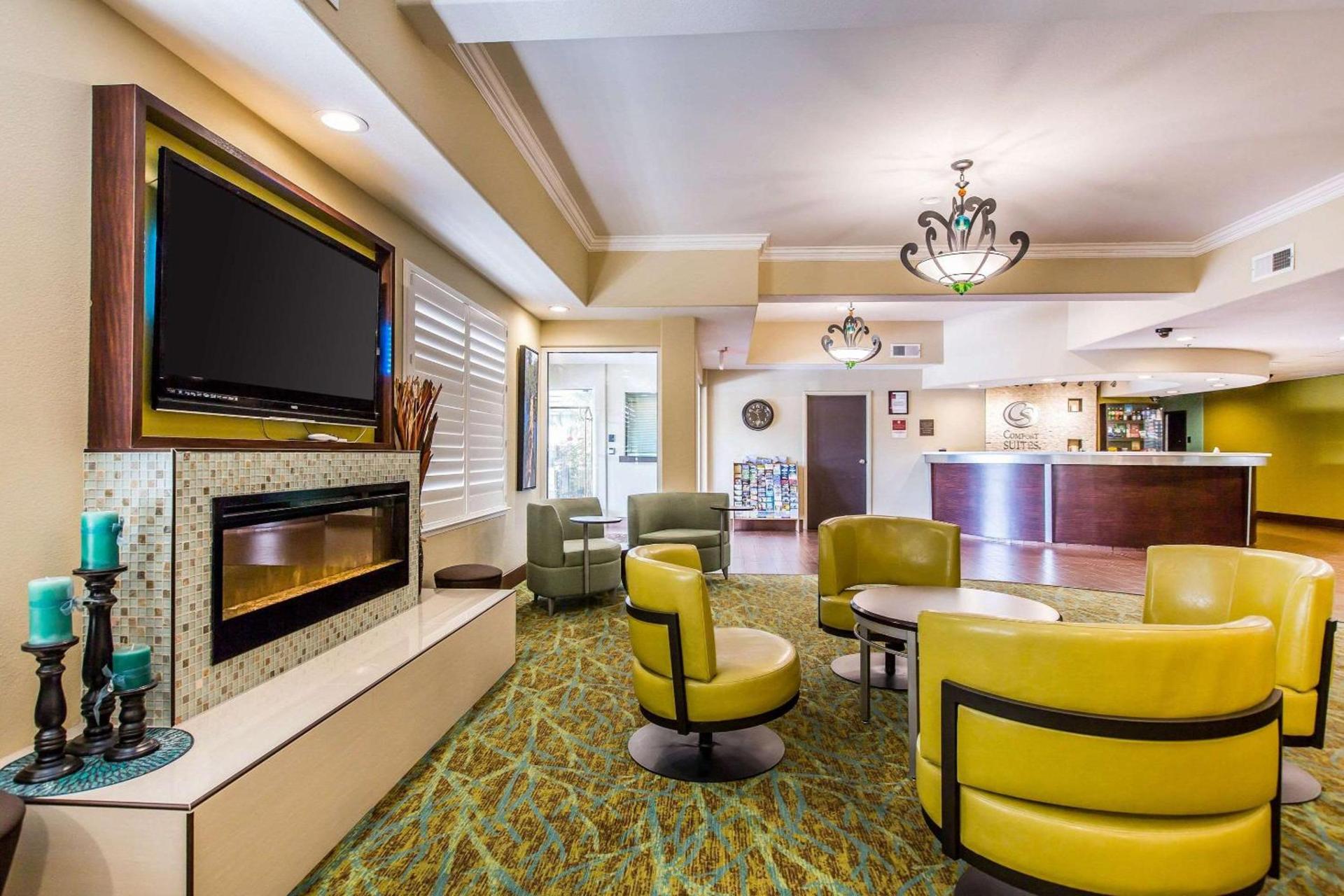 Comfort Suites Fresno River Park photo 6