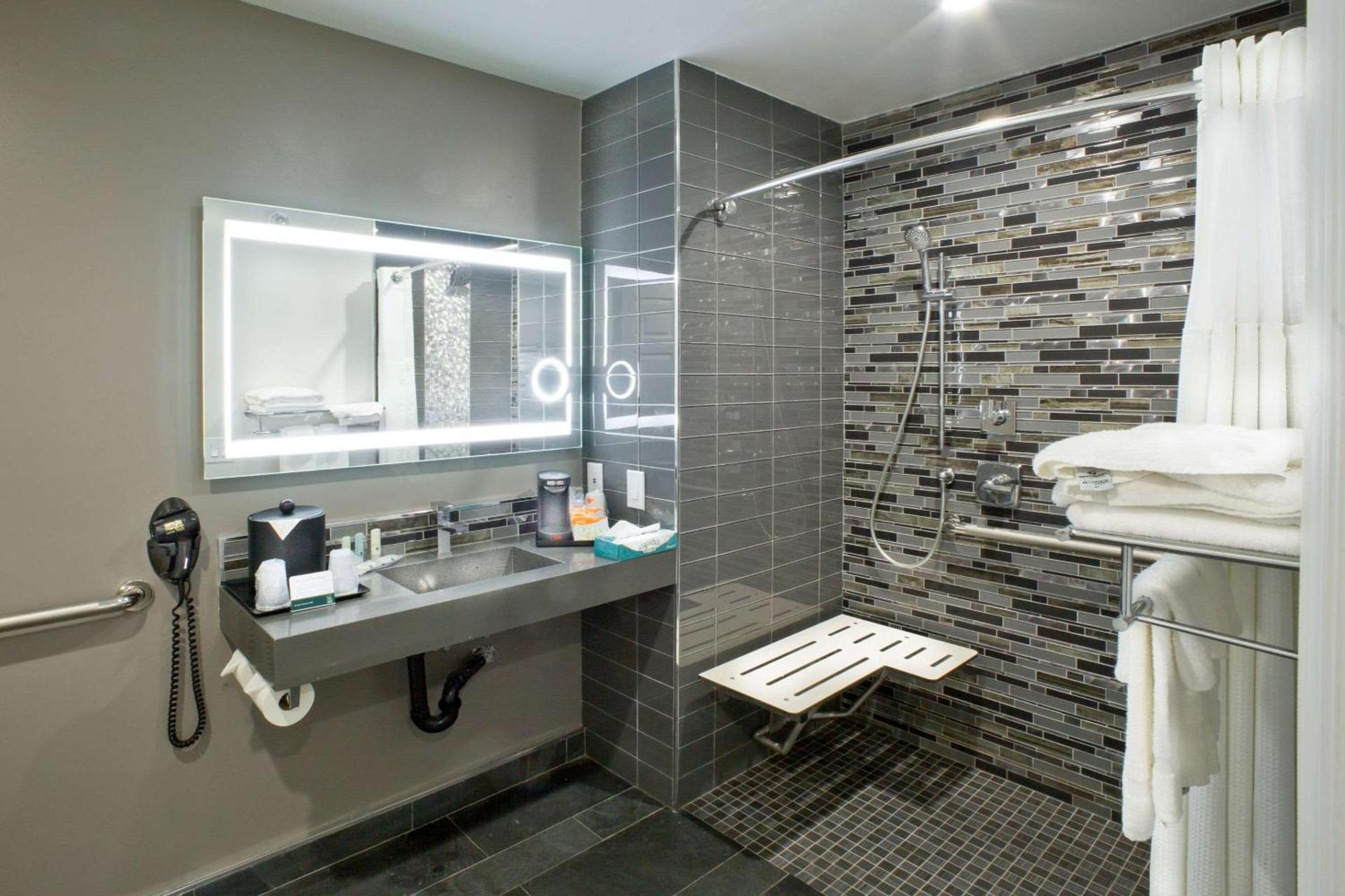 Bay Area Inn & Suites photo 30