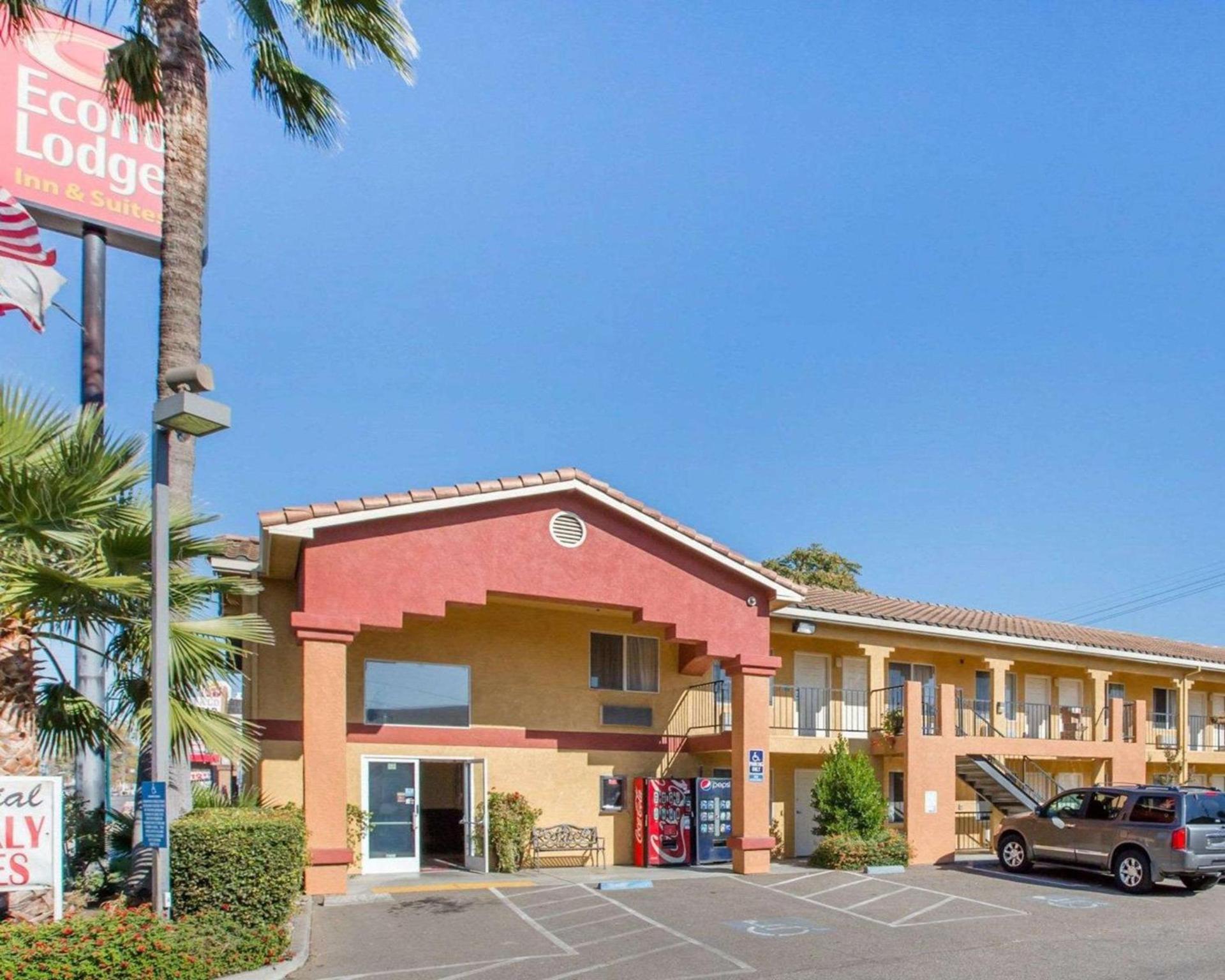 Econo Lodge Inn & Suites Lodi - Wine Country Area photo 9