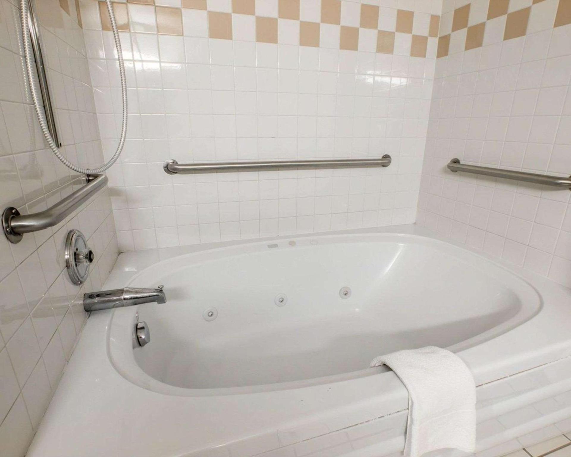 Quality Suites San Diego Otay Mesa photo 15