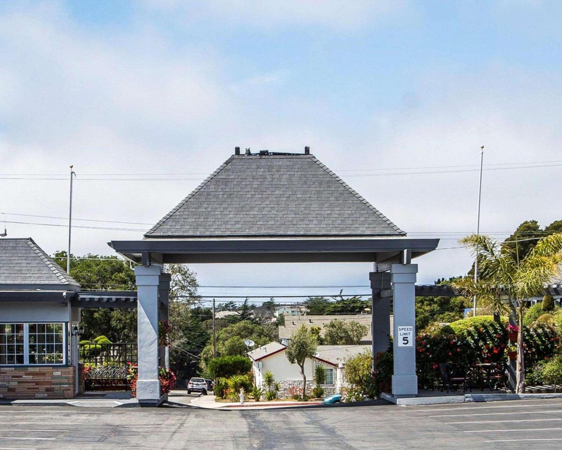 Blu Pacific Hotel photo 8