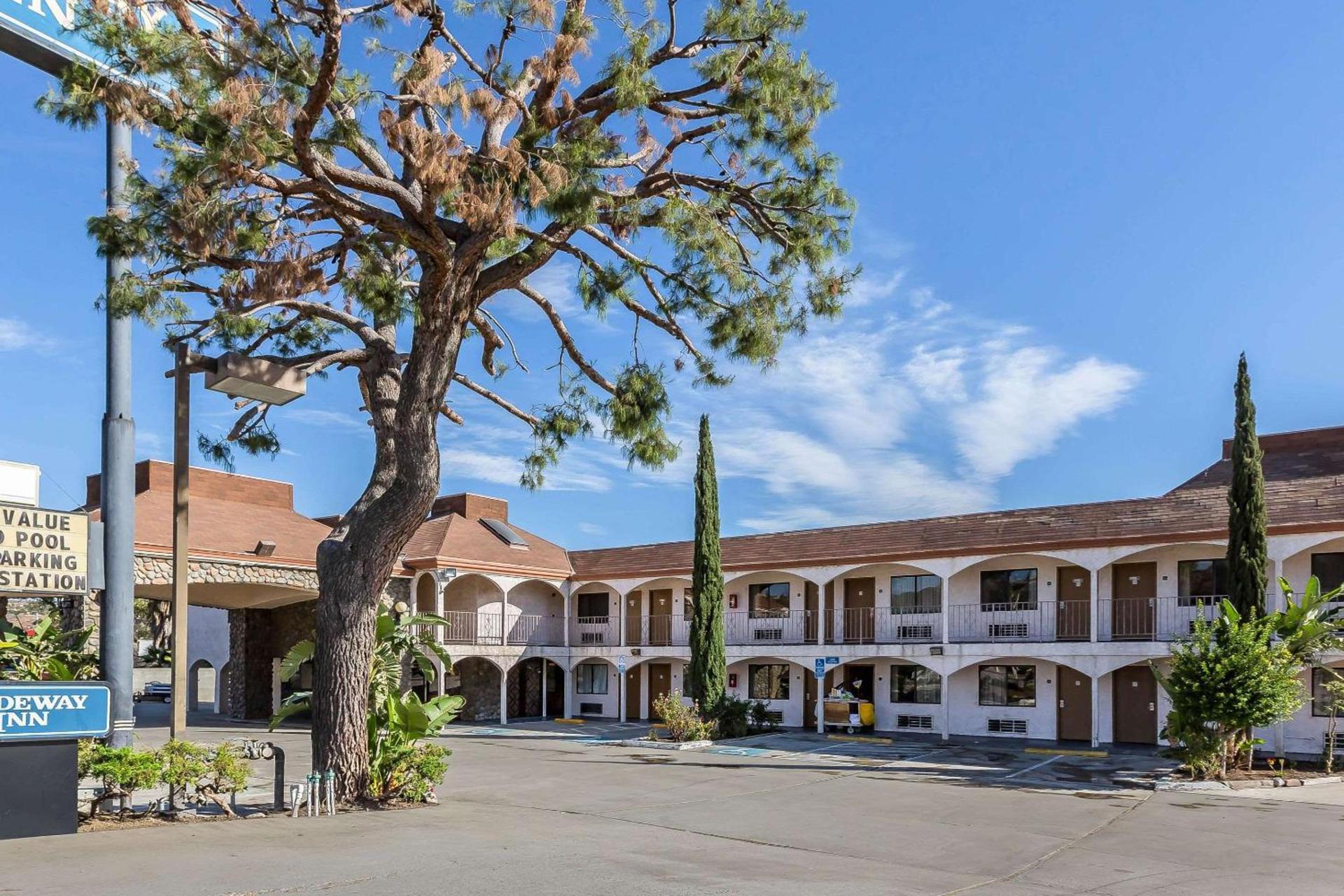 Rodeway Inn Magic Mountain Area photo 8