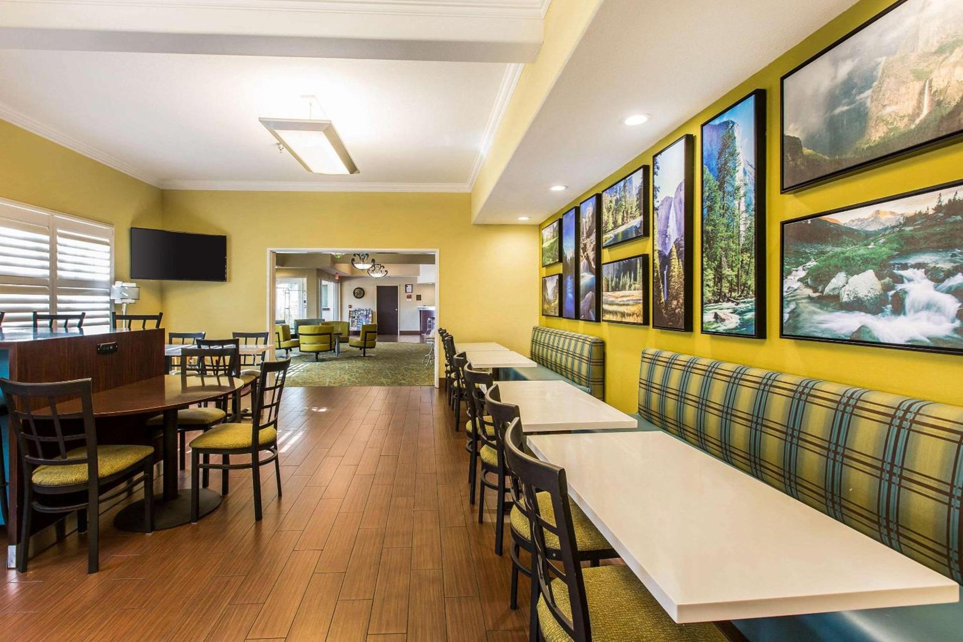 Comfort Suites Fresno River Park photo 18