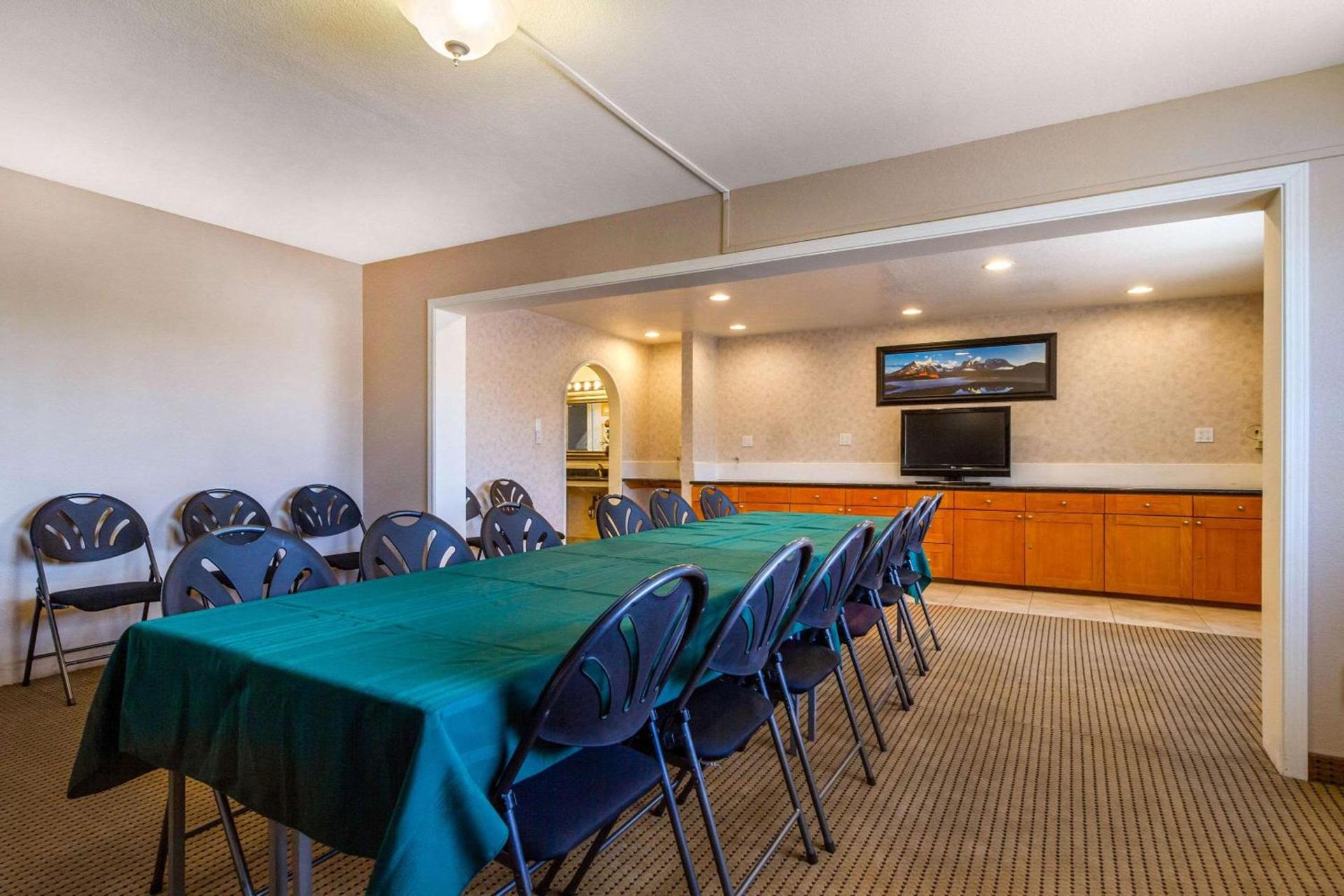 Auburn House Hotel photo 17