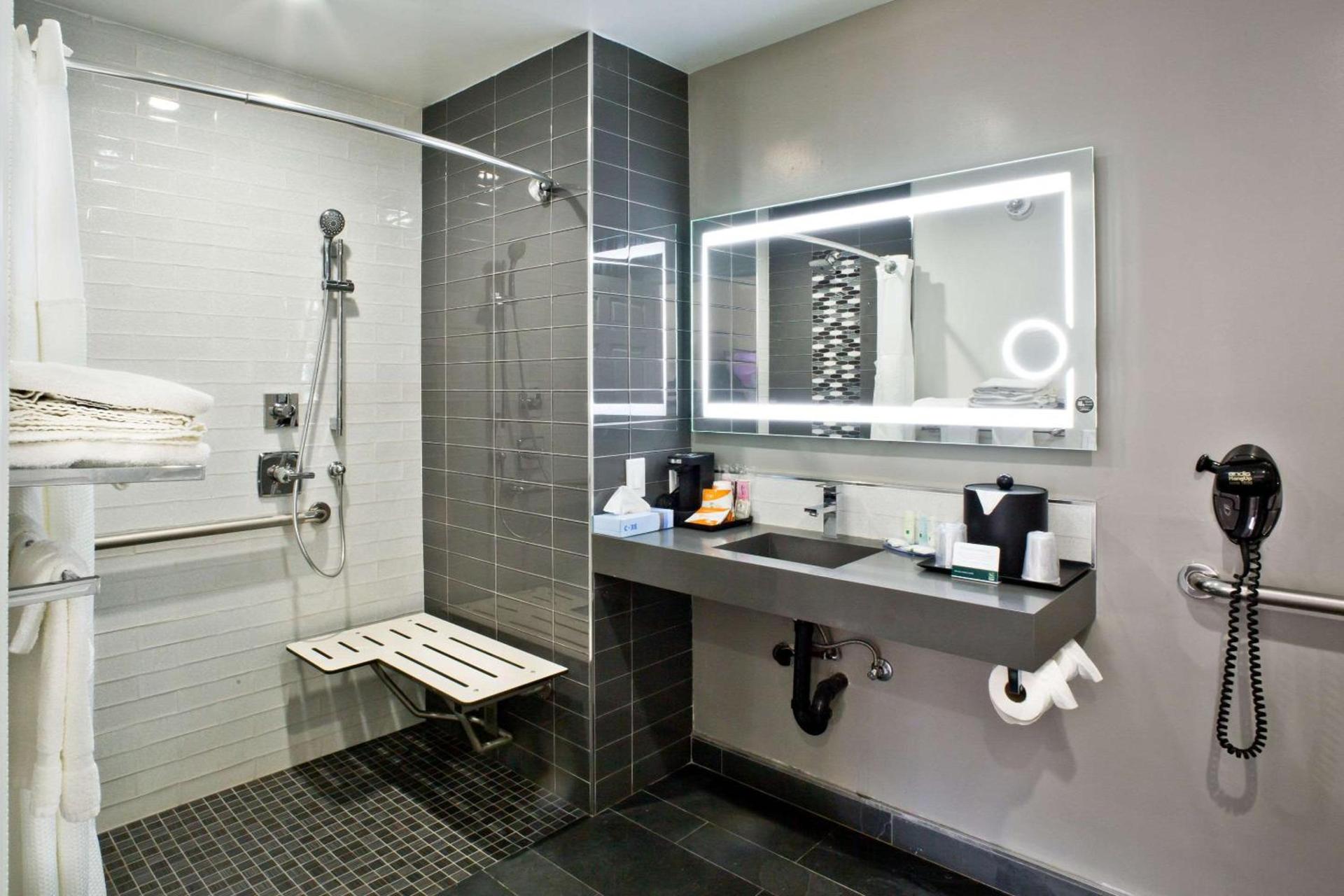 Bay Area Inn & Suites photo 29