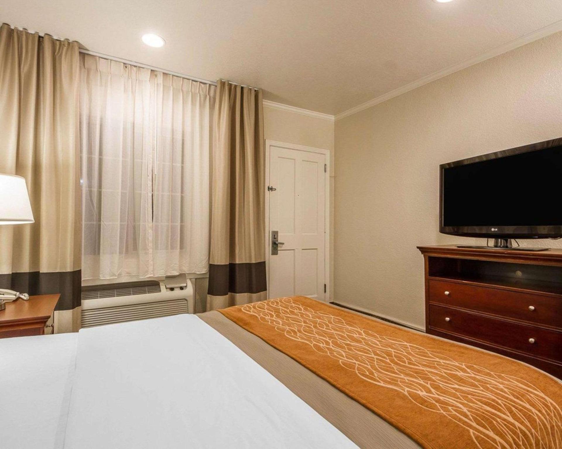 Blu Pacific Hotel photo 3
