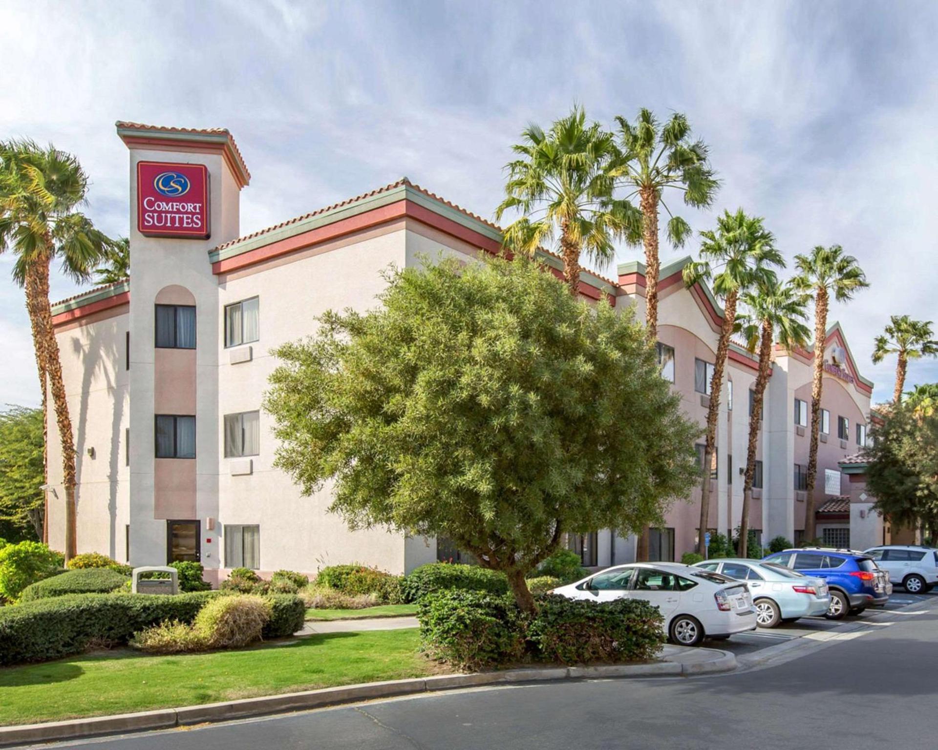 Comfort Suites Palm Desert I-10 — hotel in Palm Desert