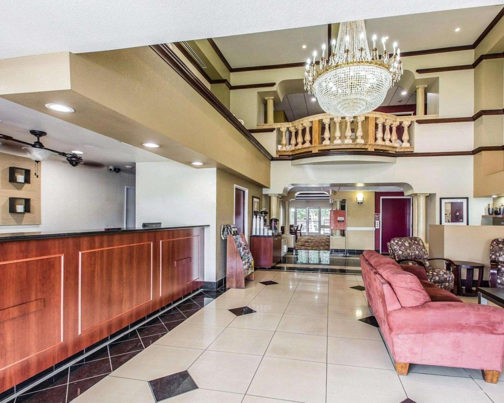 Comfort Suites Bakersfield photo 5