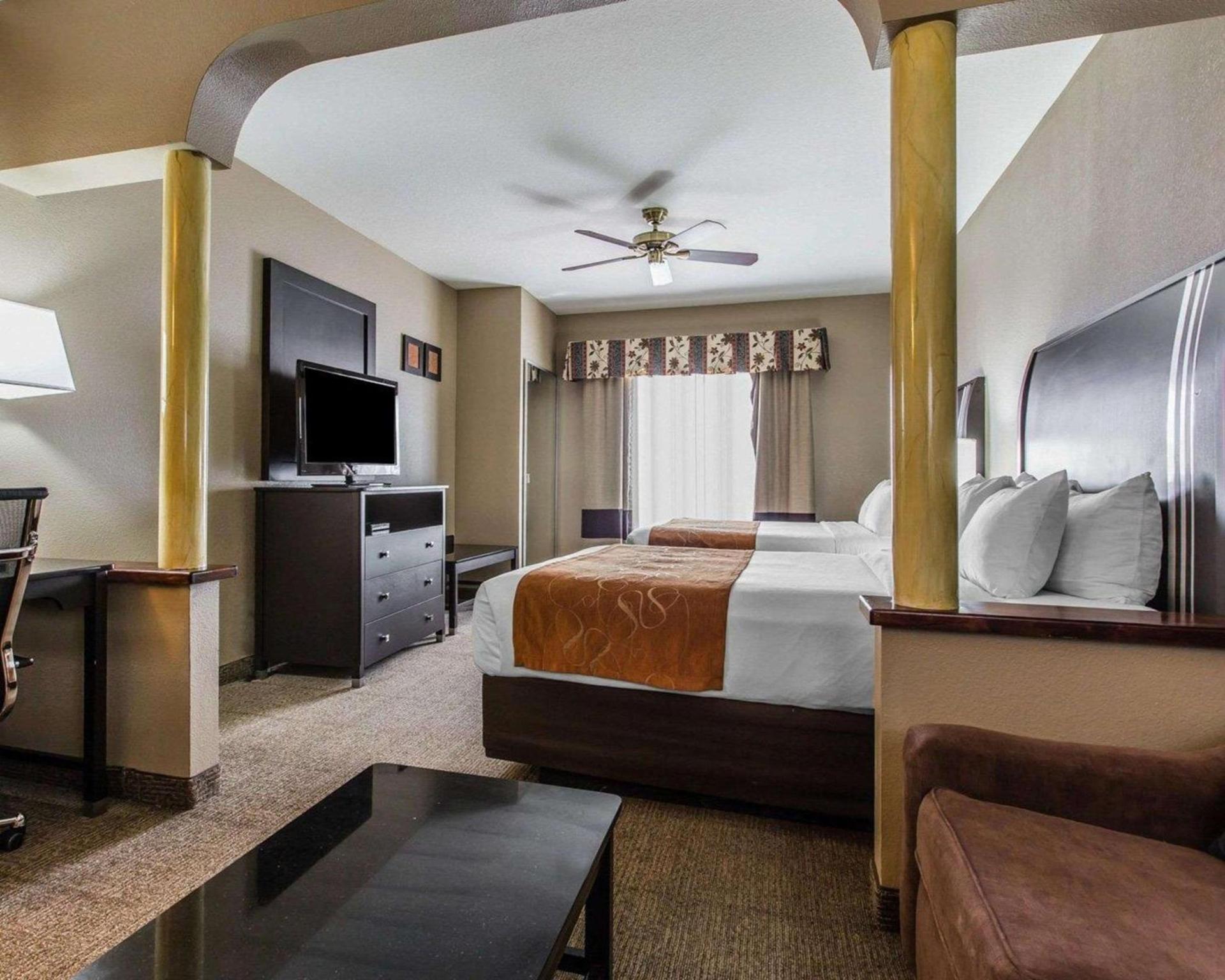 Comfort Suites Bakersfield photo 12