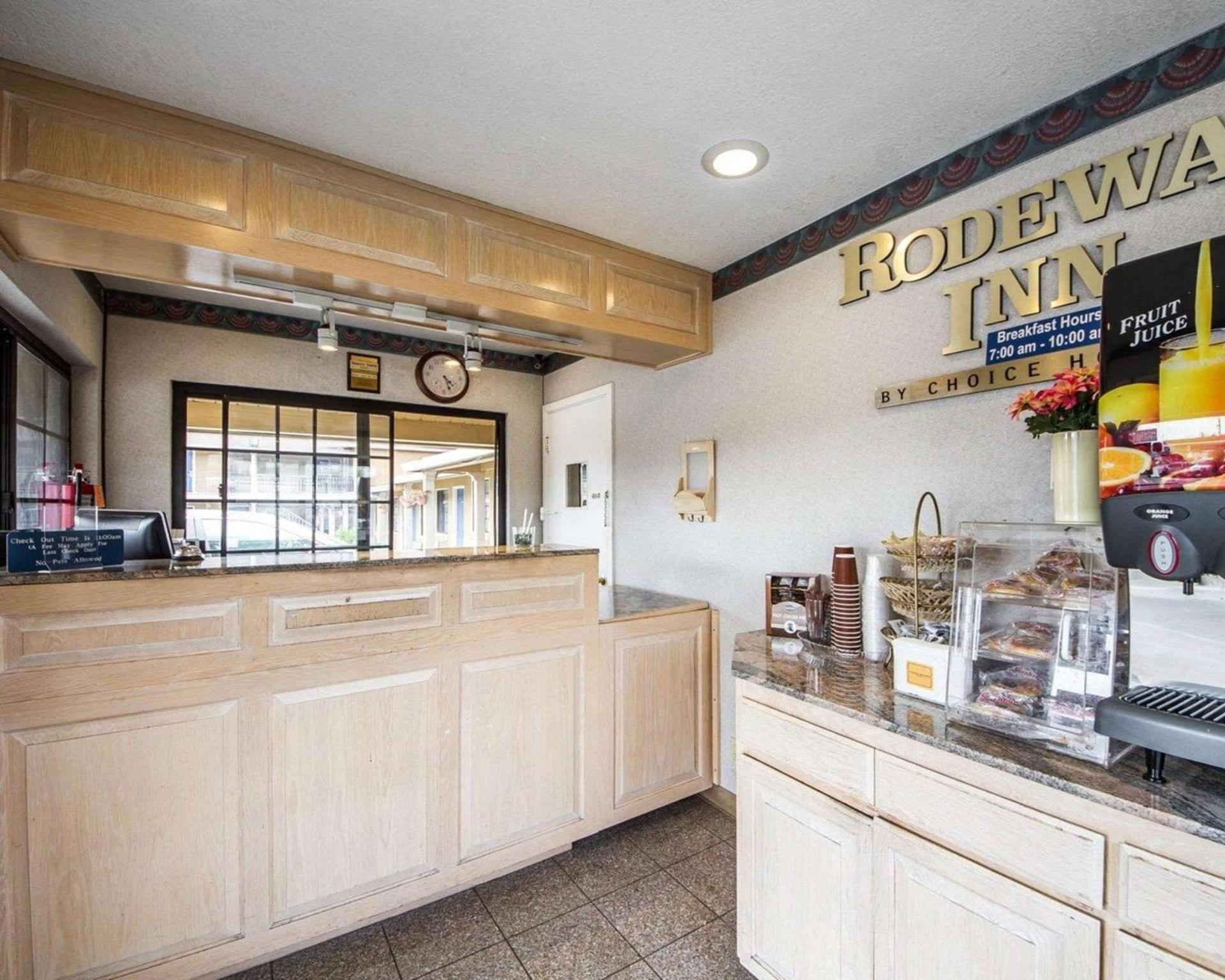 Rodeway Inn Monterey Near Fairgrounds photo 3