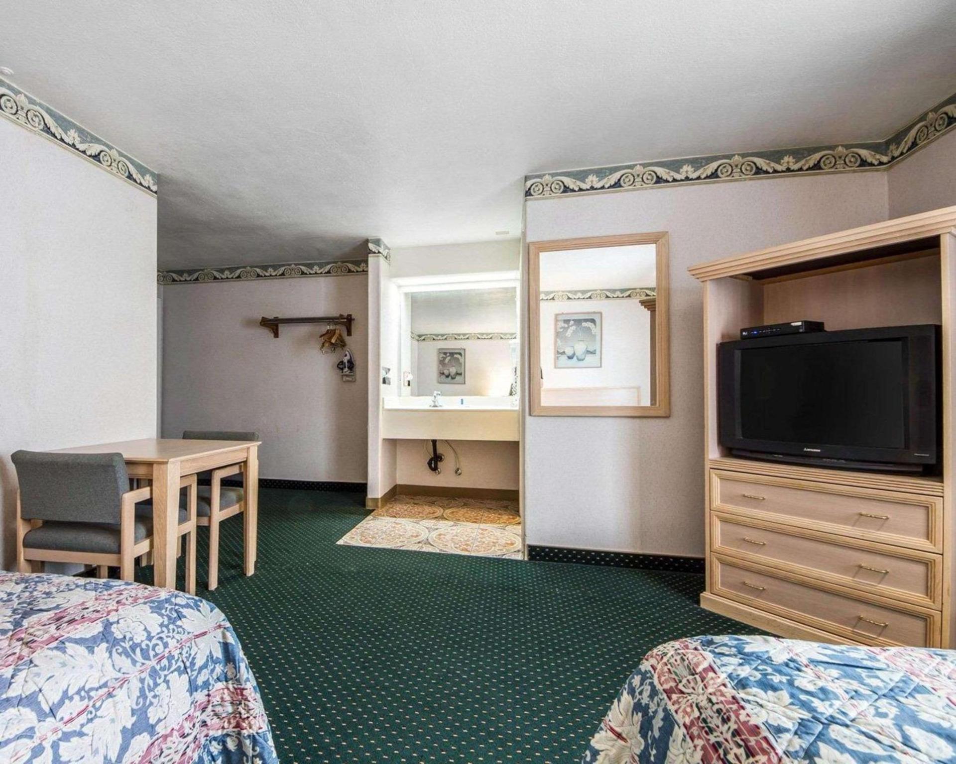 Rodeway Inn Monterey Near Fairgrounds photo 4