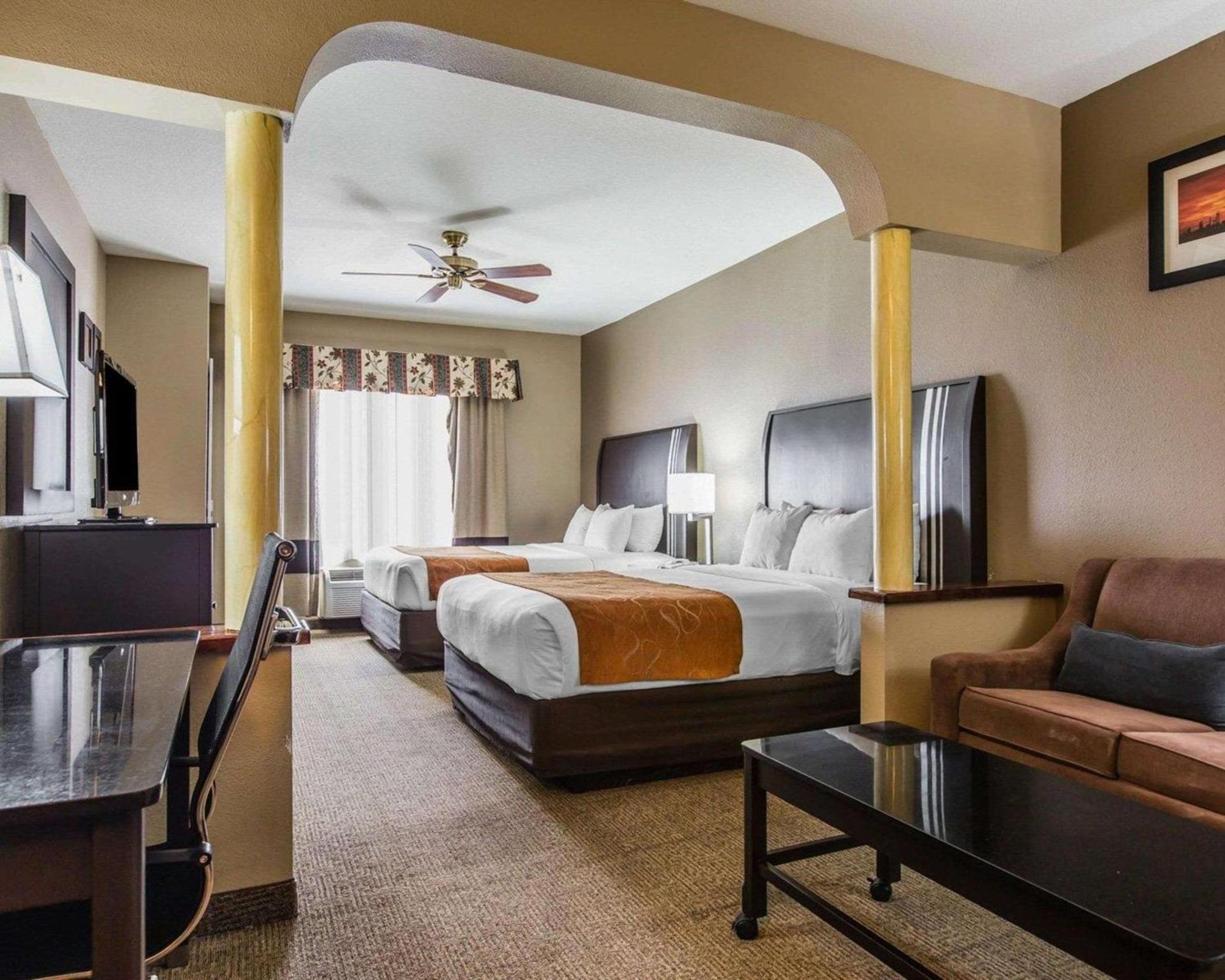 Comfort Suites Bakersfield photo 15