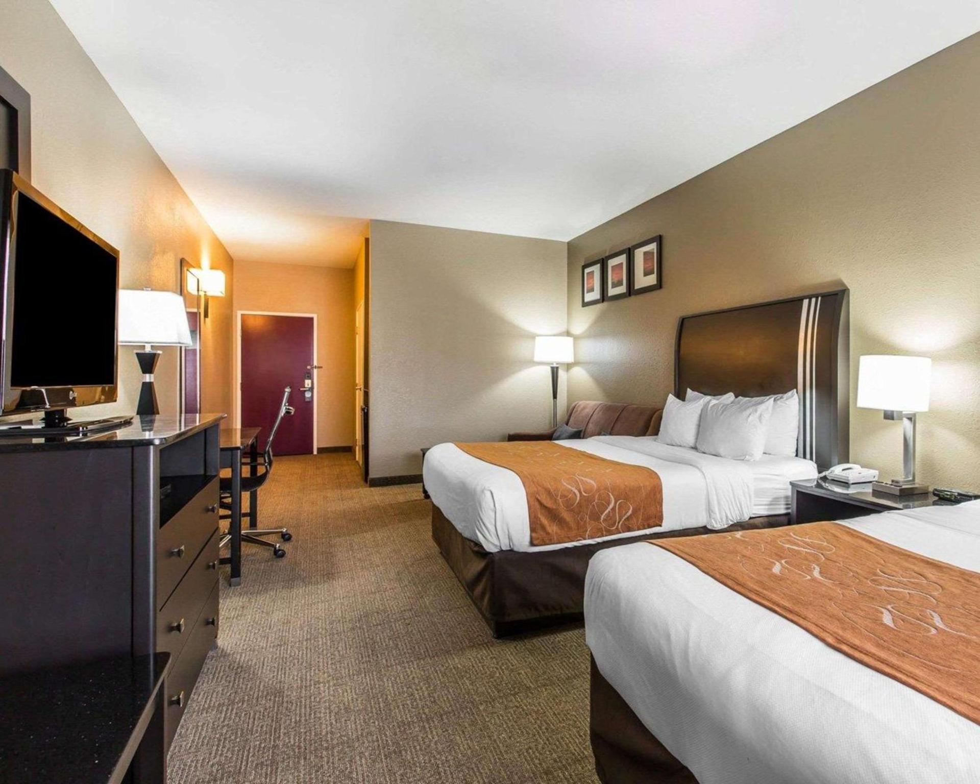 Comfort Suites Bakersfield photo 18