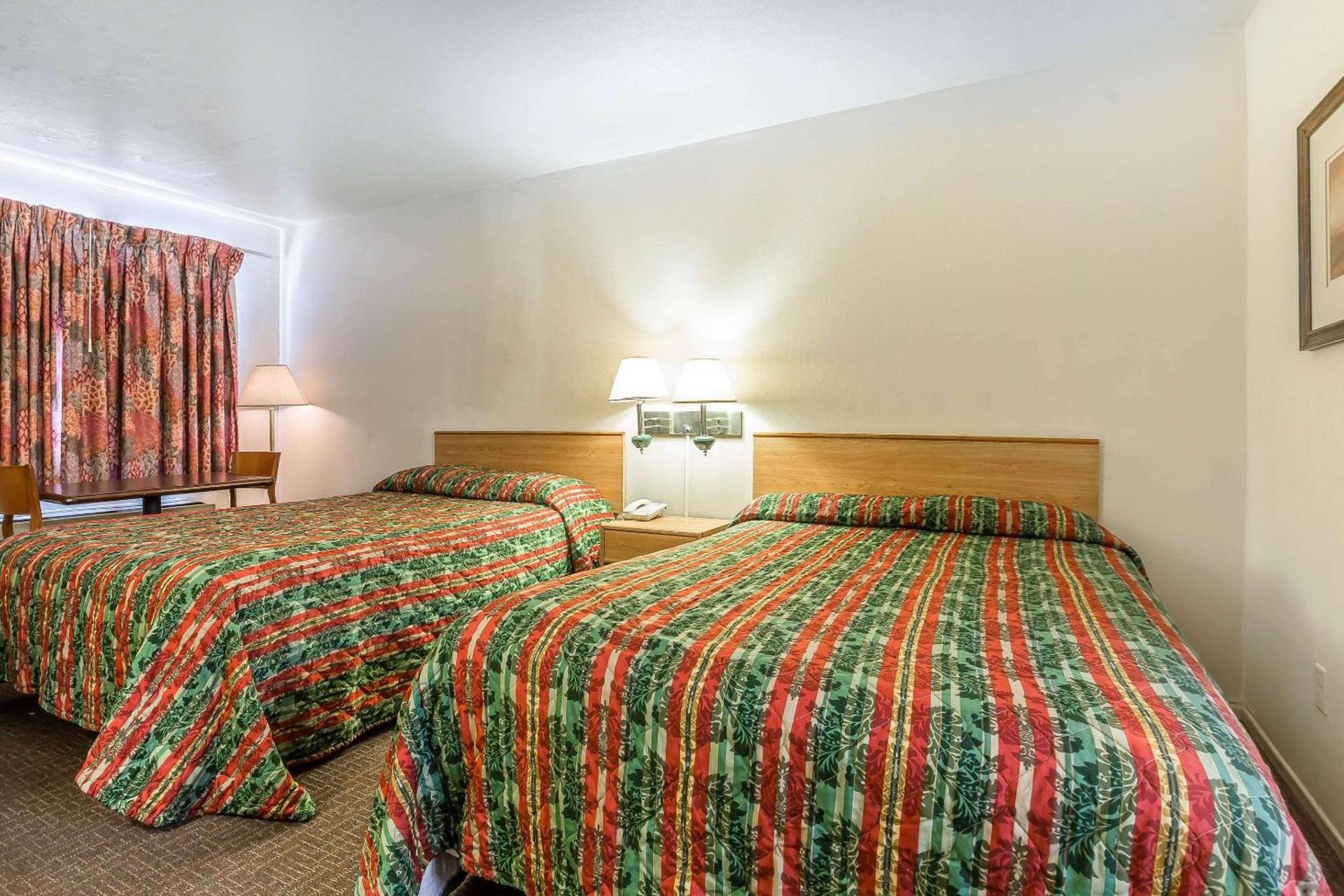 Rodeway Inn Magic Mountain Area photo 16