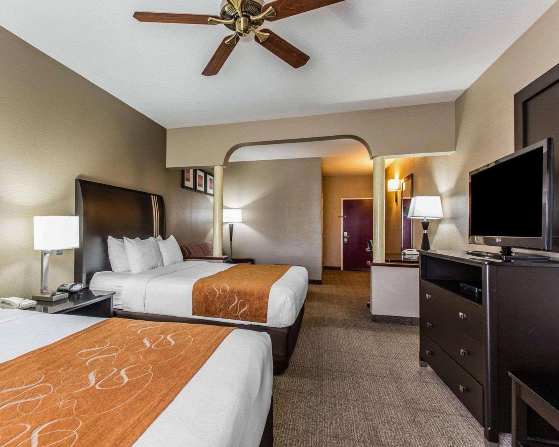 Comfort Suites Bakersfield photo 23